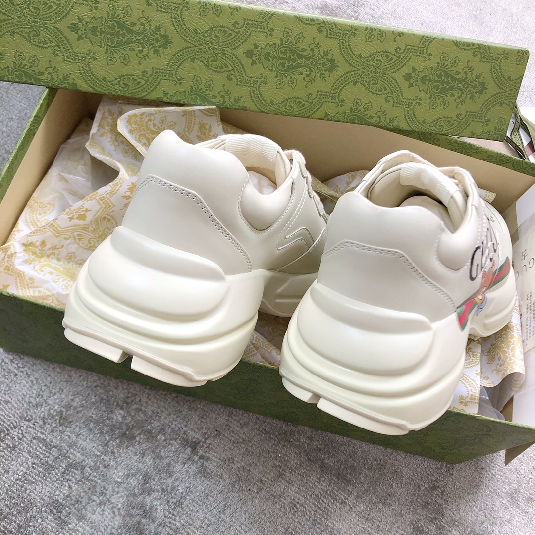 Gucci Pops This collection has a lot of flora and fauna elements Original material