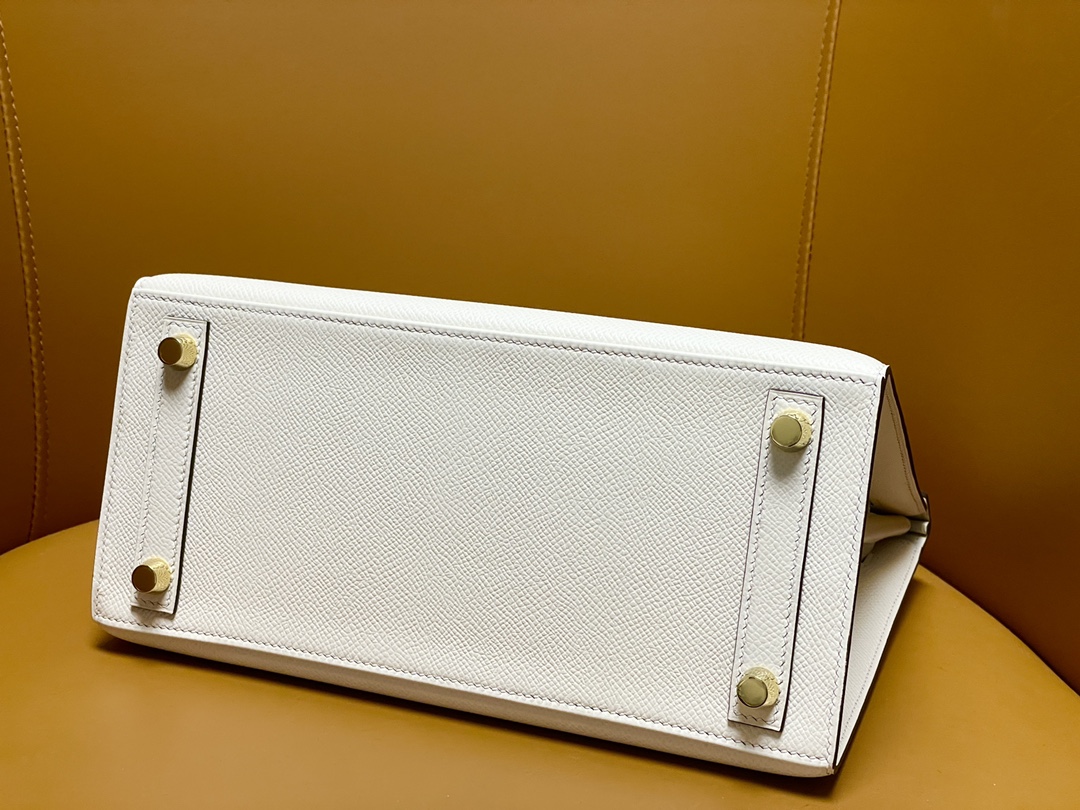 Bk25 epsom Cream White Outer Seam Gold Button