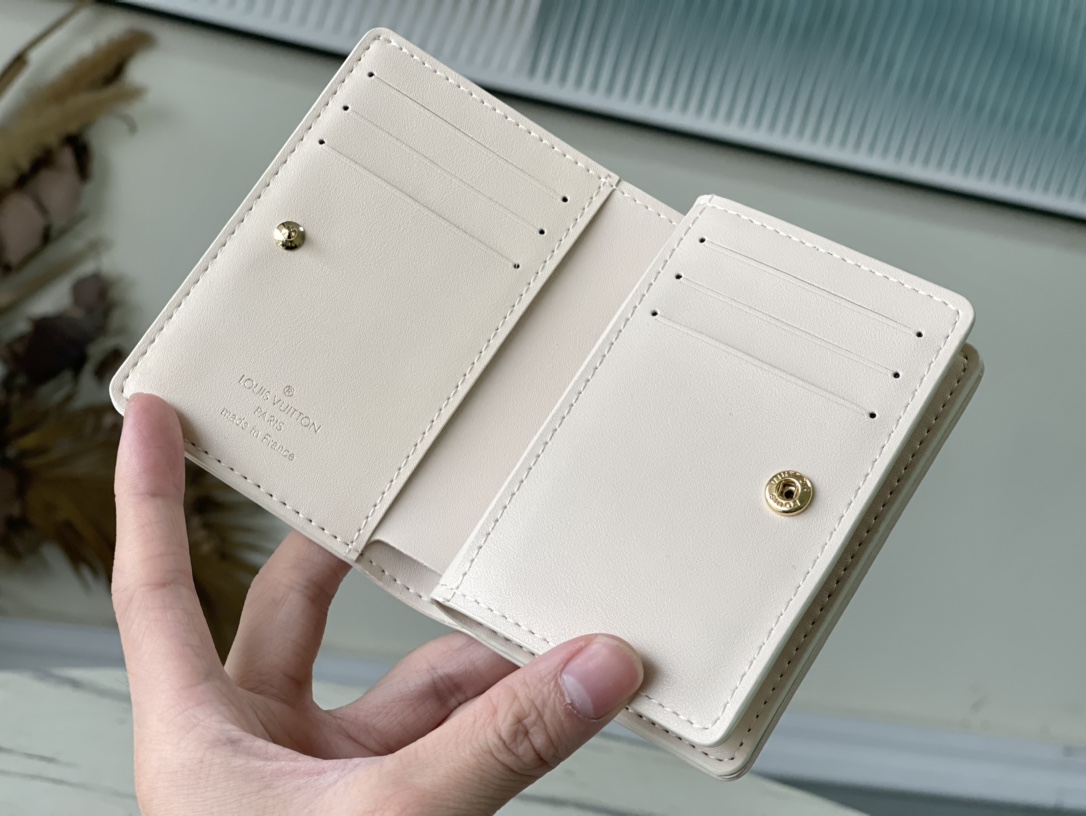 𝐋𝐎𝐔𝐈𝐒 𝐕𝐔𝐈𝐓𝐓𝐎𝐍   M82291