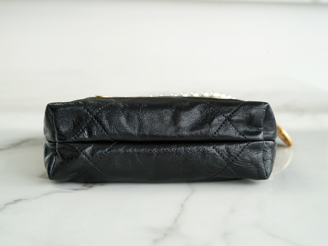 𝗖𝗛𝗔𝗡𝗘𝗟✦ 23S 22Mini pearl chain bag black