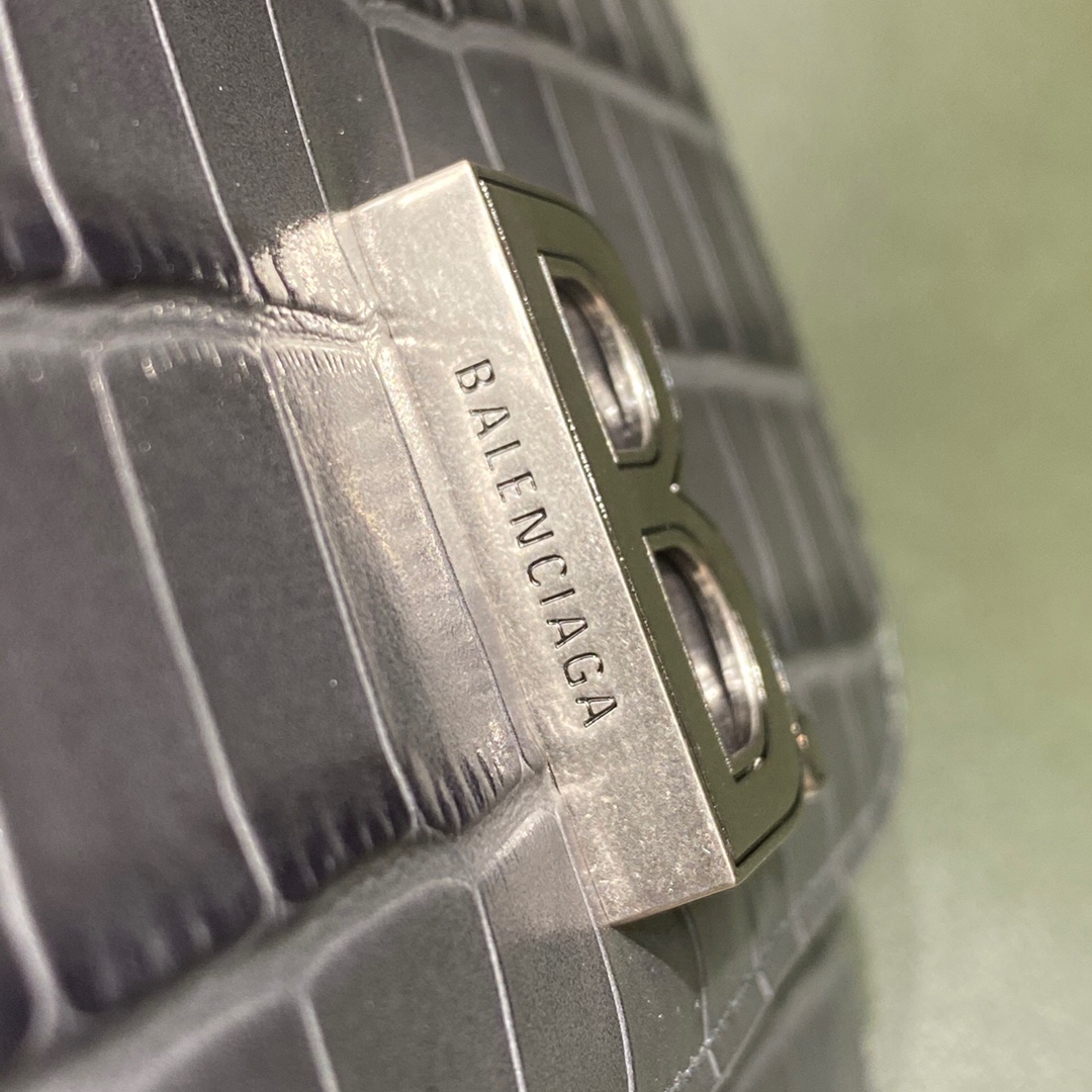 BALENCIAGA 𝘀𝗺𝗮𝗹𝗹 𝗯𝗮𝗴 𝗯𝗮𝗴 crocodile pattern graphite grey silver buckle