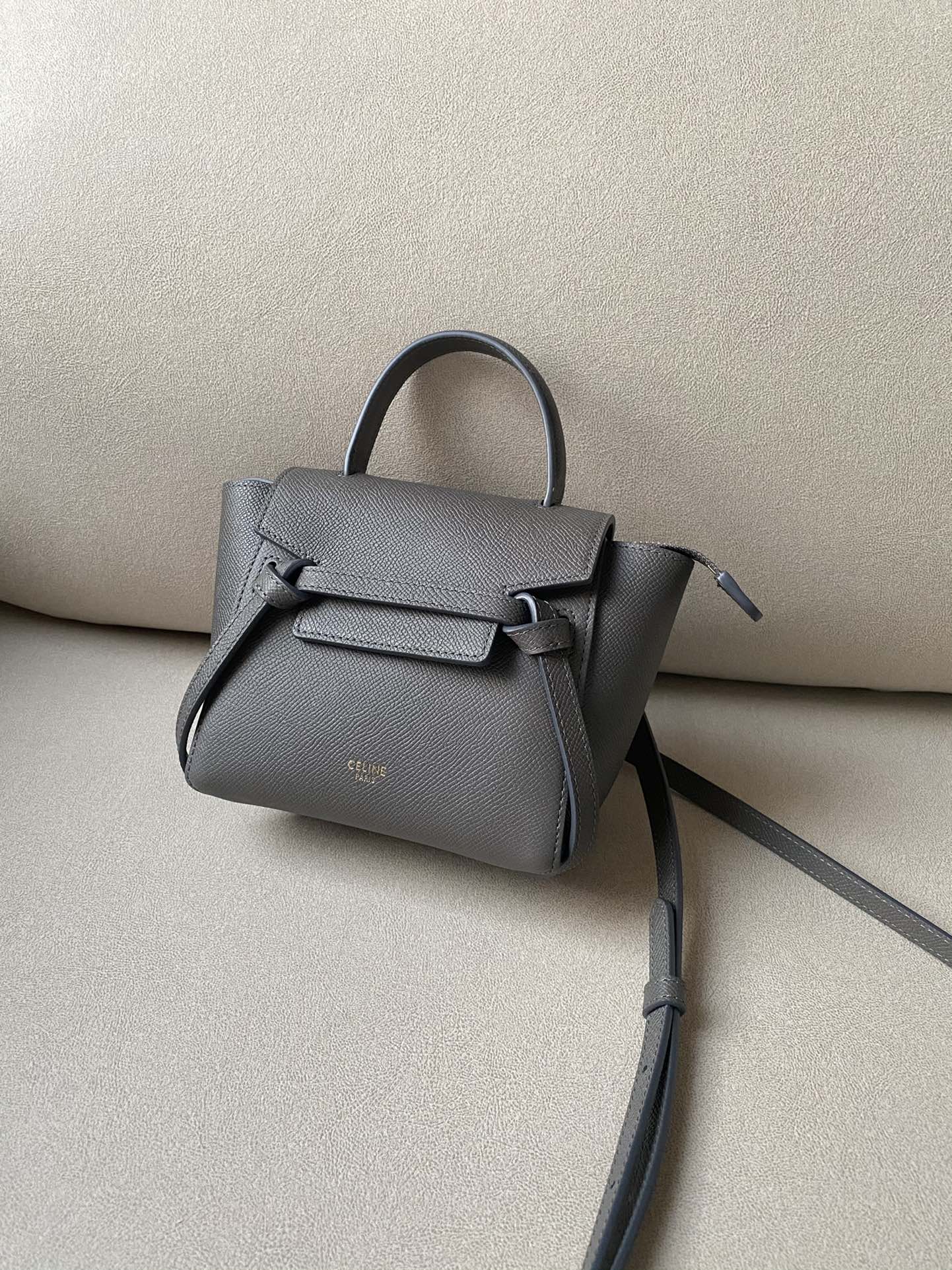 𝐂𝐞𝐥𝐢𝐧𝐞 𝐛𝐞𝐥𝐭 𝐩𝐢𝐜𝐨 𝟏𝟔𝐜𝐦 Grained Calfskin Bag