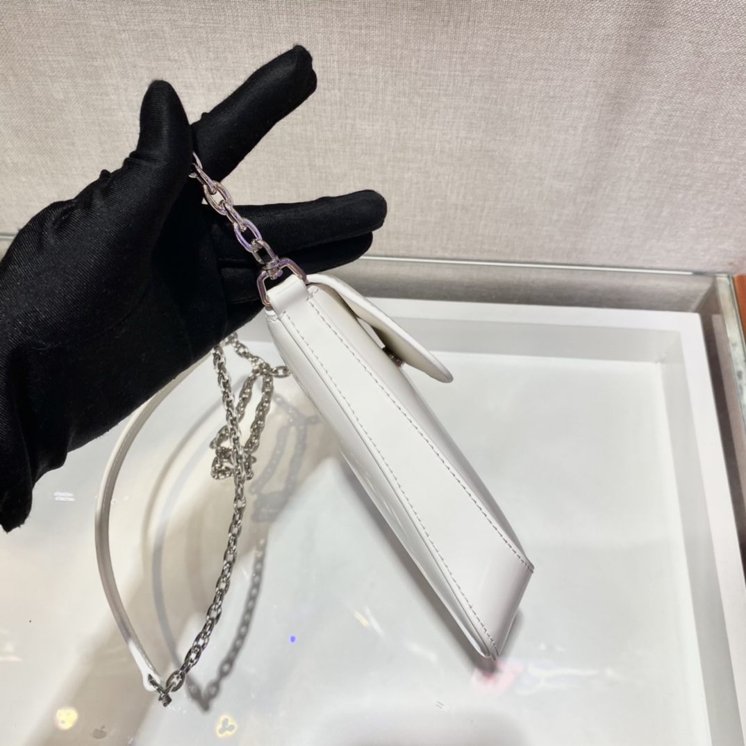 𝐏𝐑𝐀𝐃𝐀  New mobile phone bag 1BH185