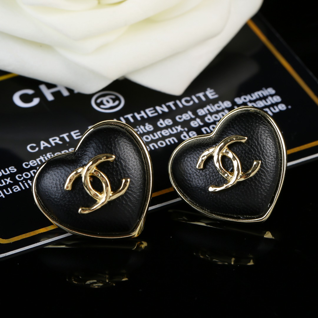 CHANEL🇫🇷Xiaoxiang latest love 💗 lambskin earrings