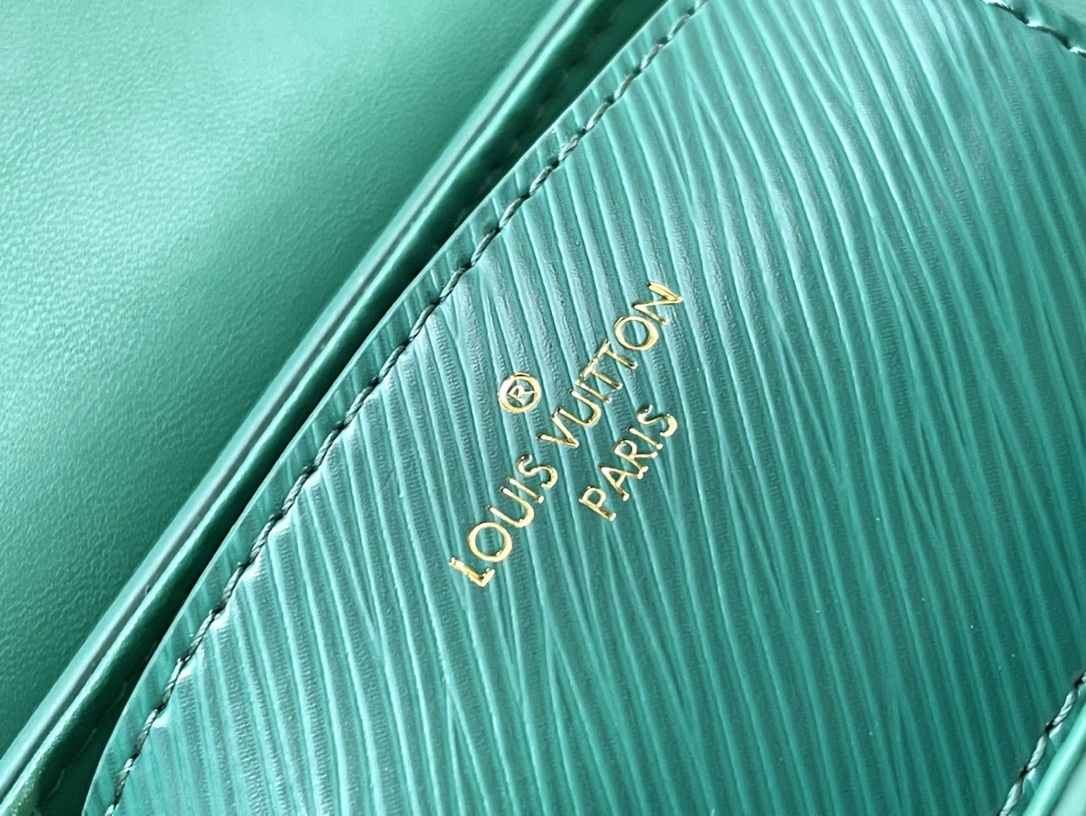 𝐋𝐎𝐔𝐈𝐒 𝐕𝐔𝐈𝐓𝐓𝐎𝐍    M21649