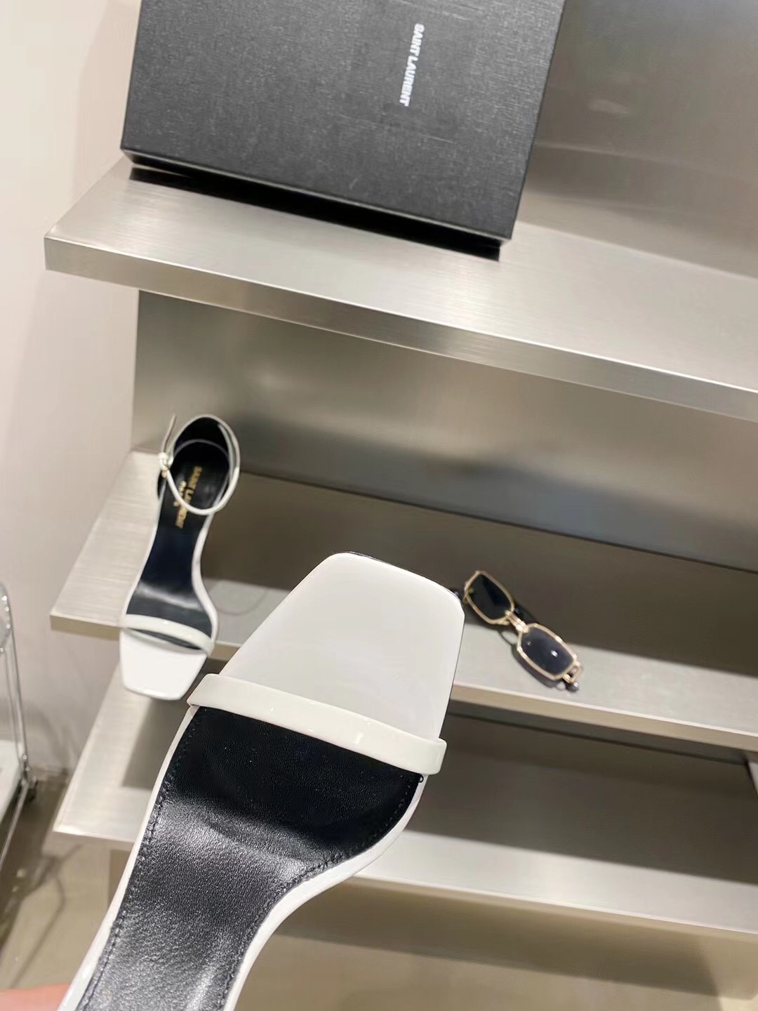 𝙎𝙖𝙞𝙣𝙩 𝙇𝙖𝙪𝙧𝙚𝙣𝙩 | 𝟐𝟎𝟐𝟏/𝐒𝐒 𝐧𝐞𝐰 YSL｜A beautiful classic Alphabet high-heeled sandals