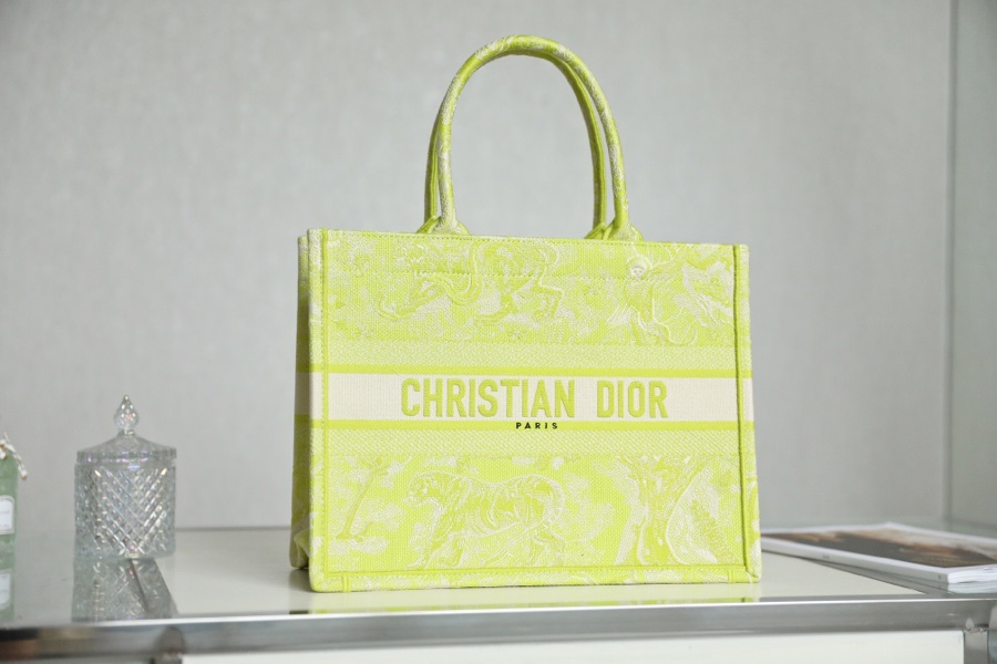 DIOR TOTE Fluorescent green embroidery