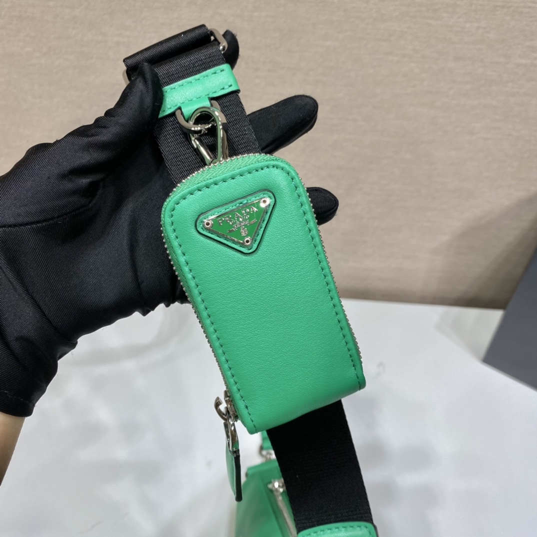 𝐏𝐑𝐀𝐃𝐀 Triangle Crossbody Bag 1BH190