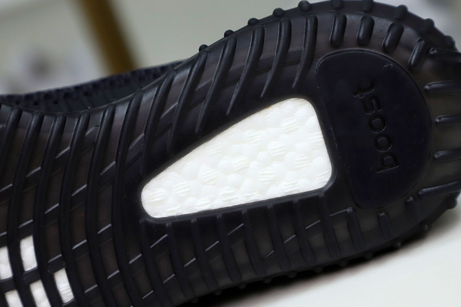 YEEZY BOOST 350 V2 BLACK NON-REFLECTIVE