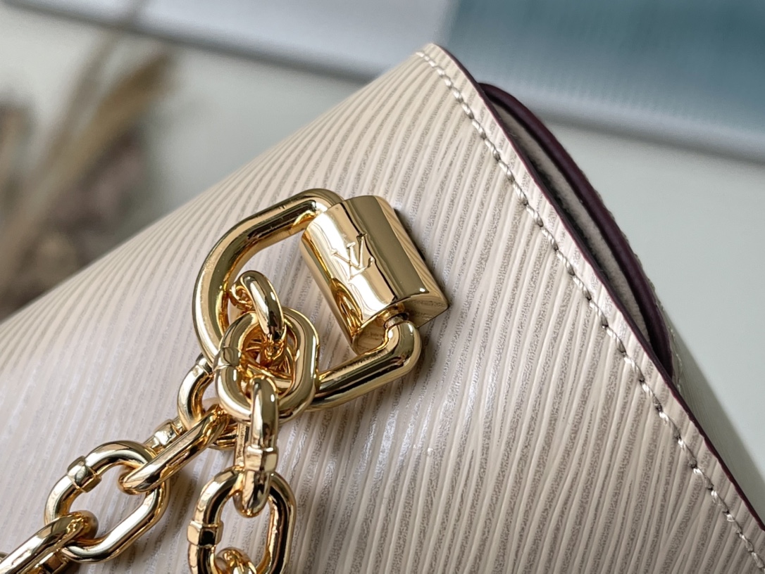 𝐋𝐎𝐔𝐈𝐒 𝐕𝐔𝐈𝐓𝐓𝐎𝐍   M21112