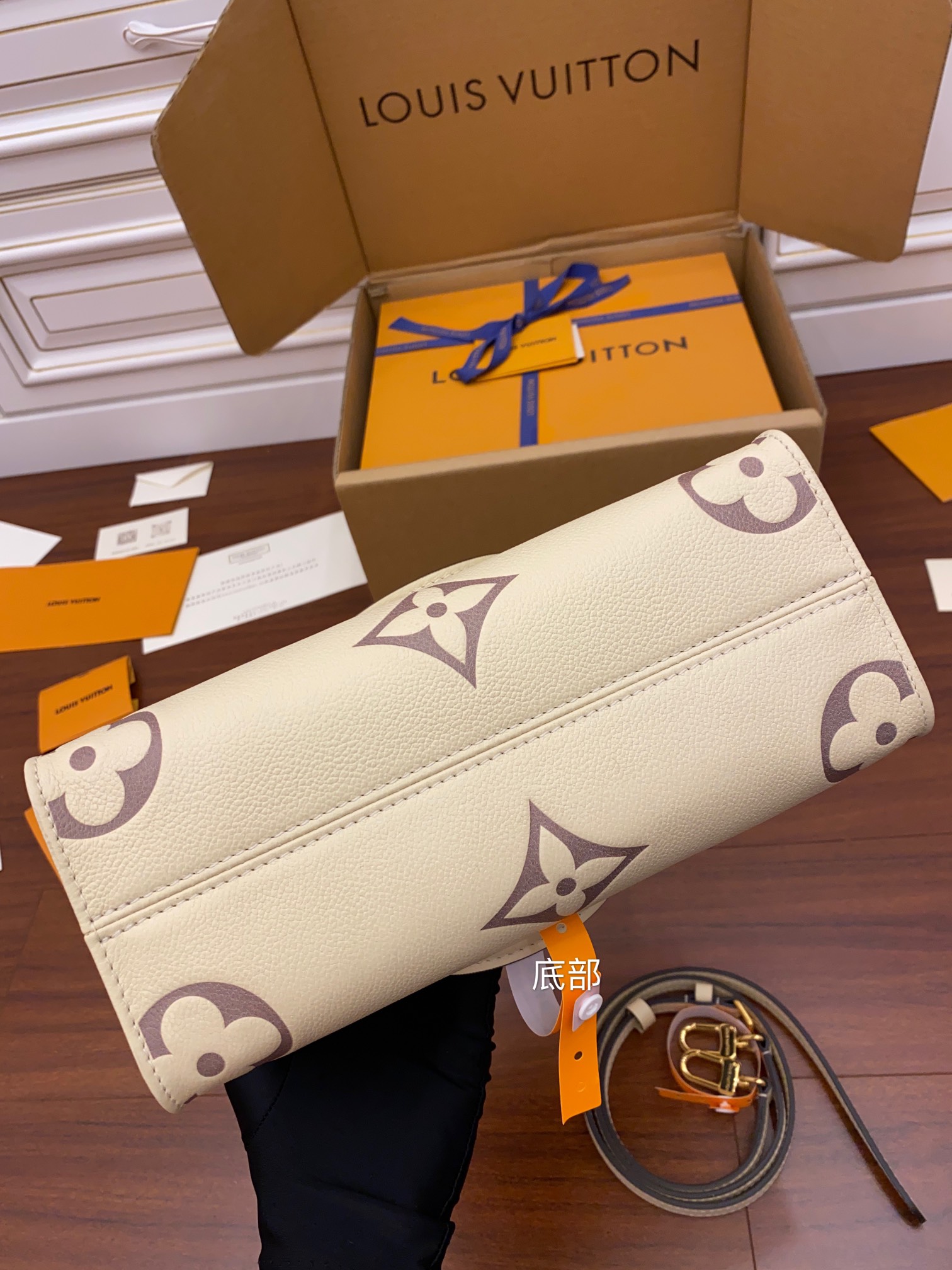 Louis Vuitton tote bag M45654