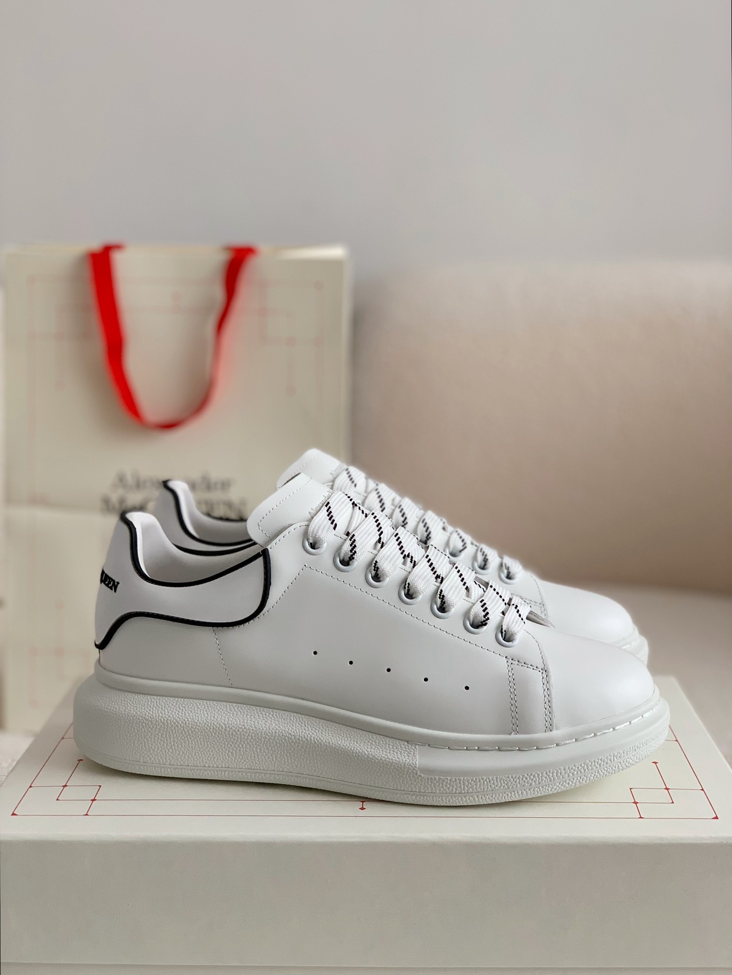 Alexander McQueen MQ white film tail Sneakers