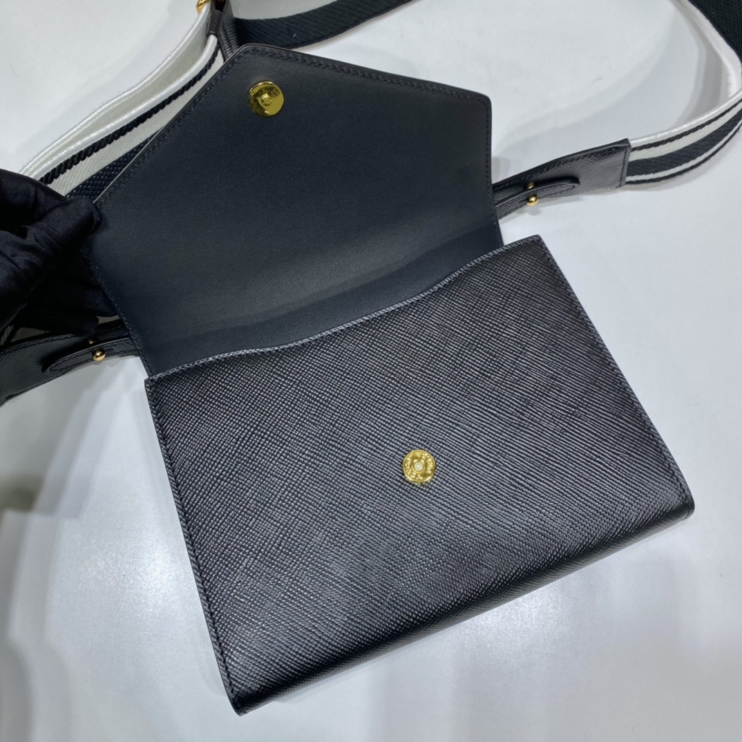 𝐏𝐑𝐀𝐃𝐀 New Crossbody Bag 1BD317
