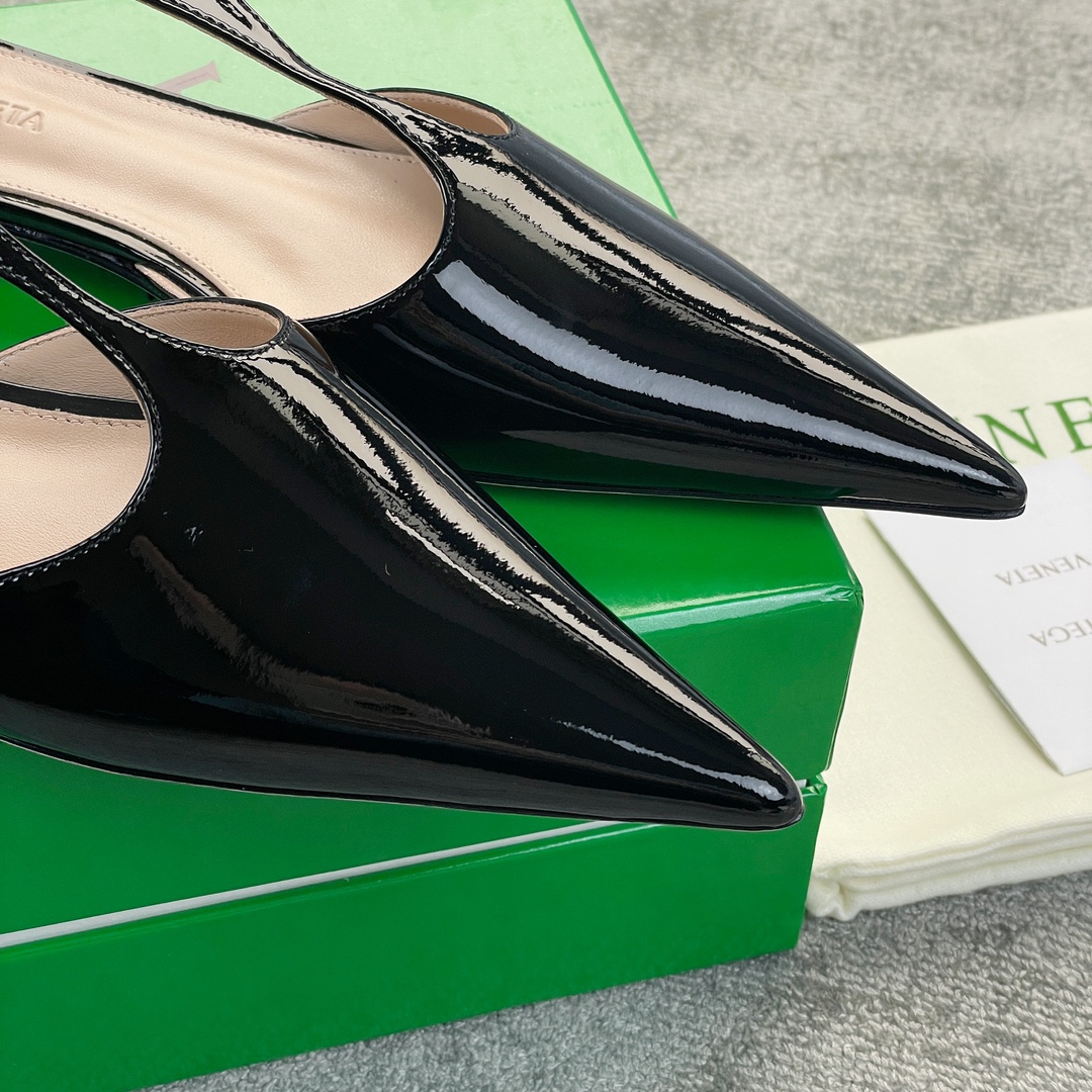Bottegavenet*a pointed shoes