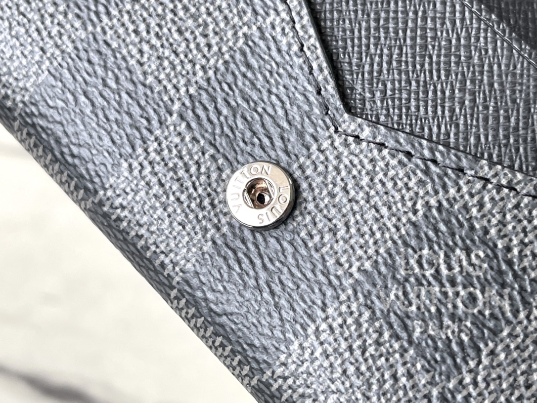 𝐋𝐎𝐔𝐈𝐒 𝐕𝐔𝐈𝐓𝐓𝐎𝐍  N63338