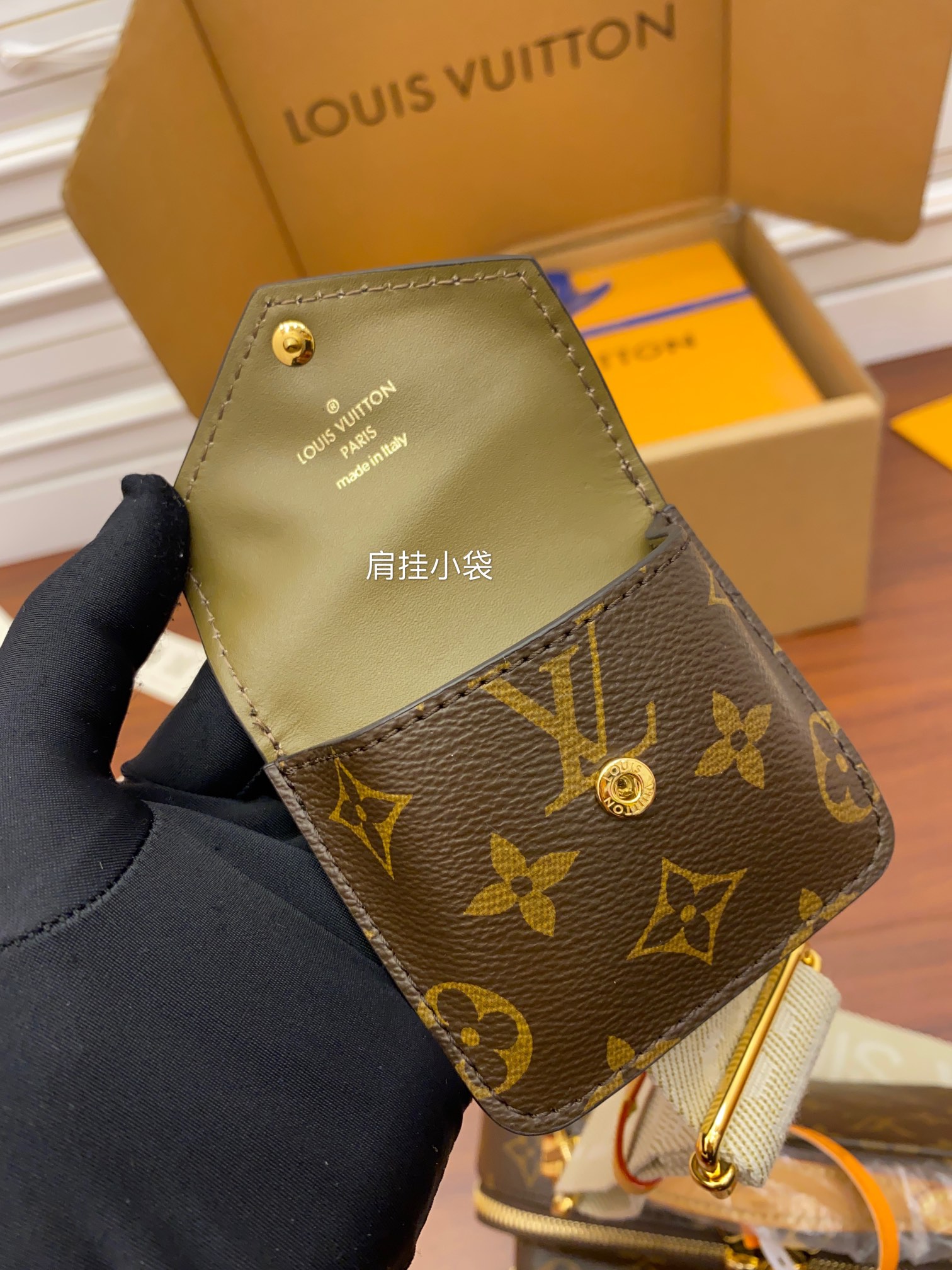 Louis Vuitton M80446