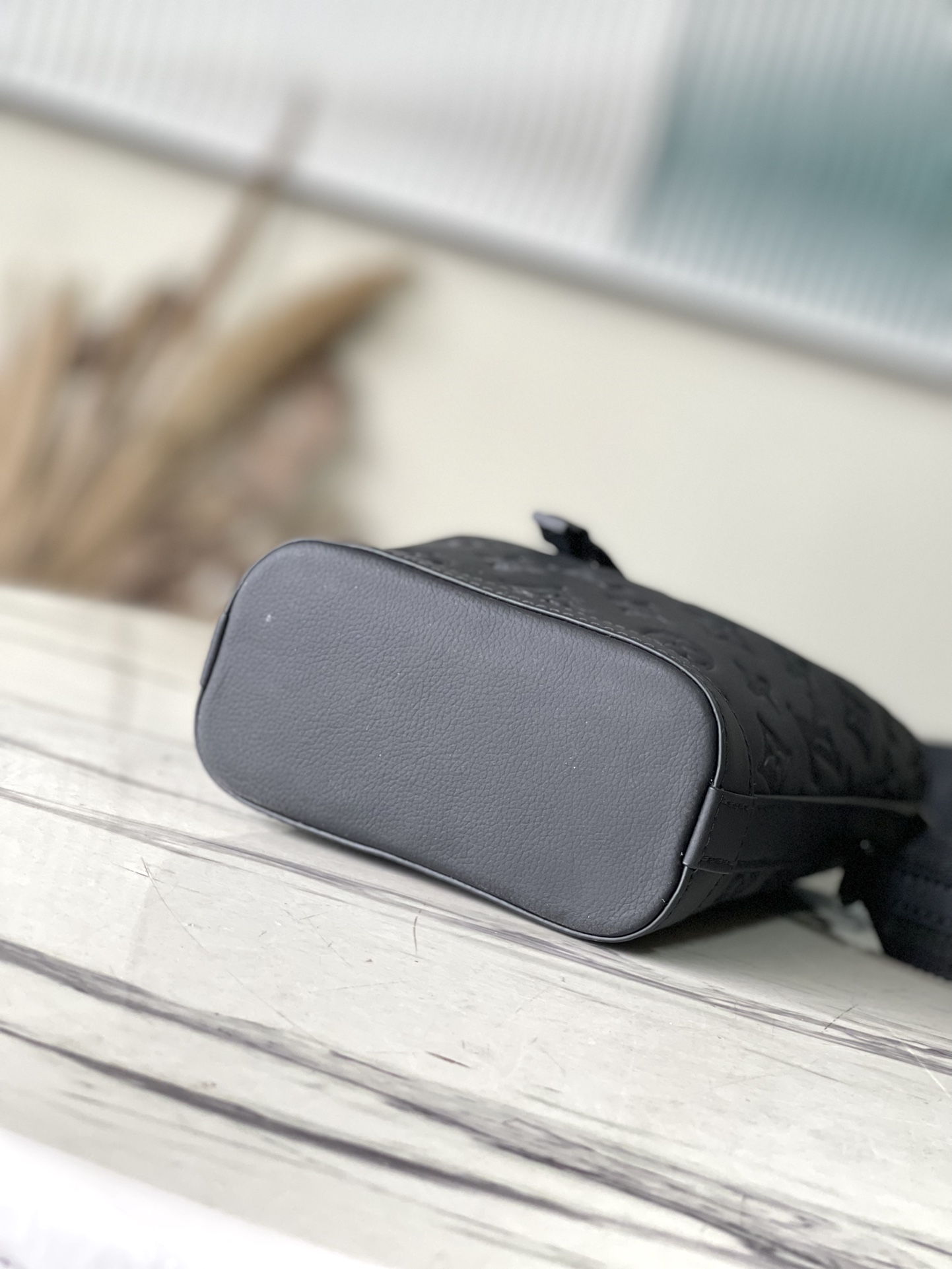 𝐋𝐎𝐔𝐈𝐒 𝐕𝐔𝐈𝐓𝐓𝐎𝐍  M82248