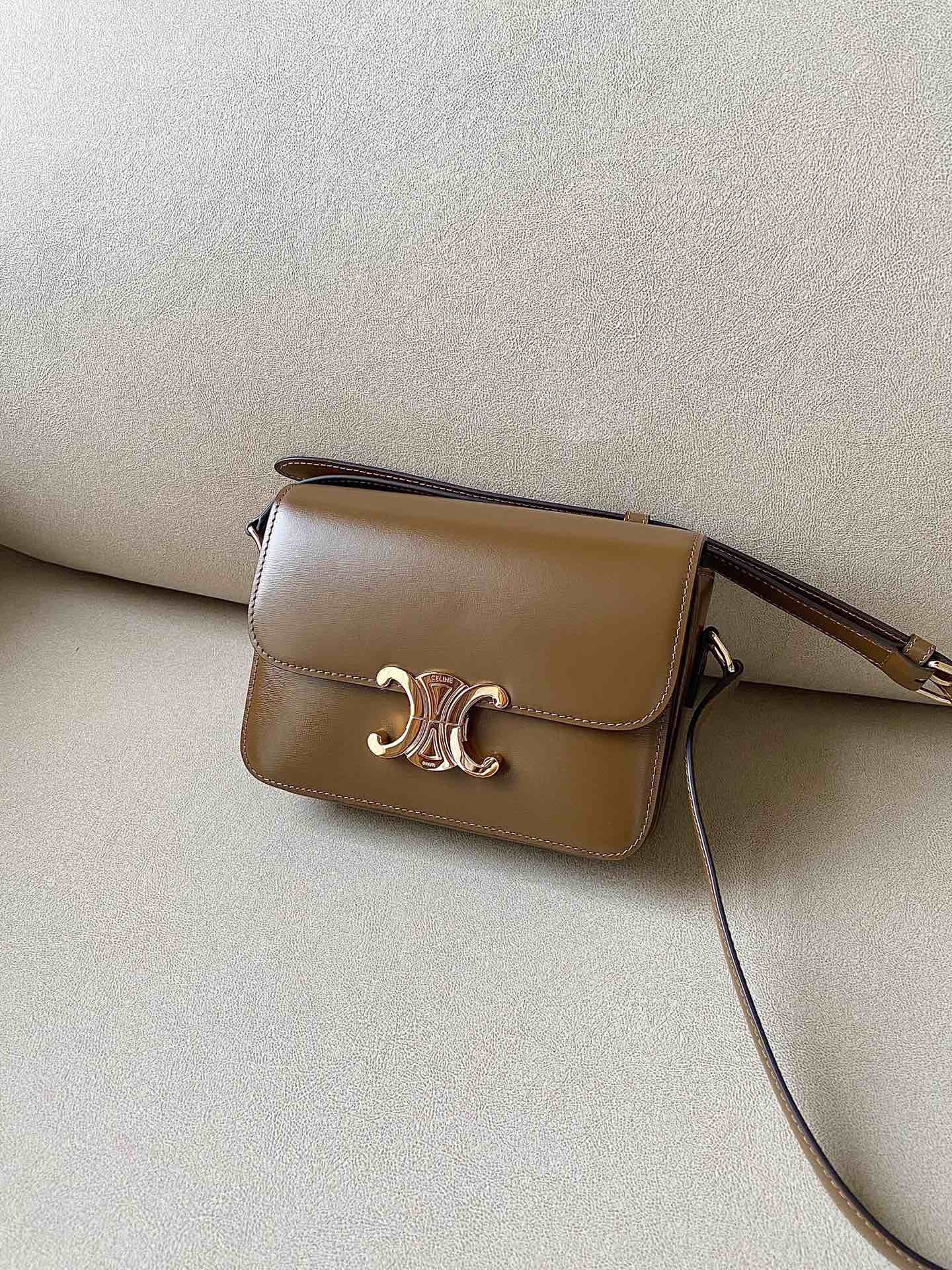 𝐂𝐞𝐥𝐢𝐧𝐞 Triomphe teen 18.5cm