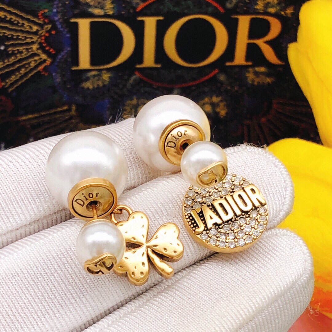 Dior Clover Letter Size Bead Stud Earrings