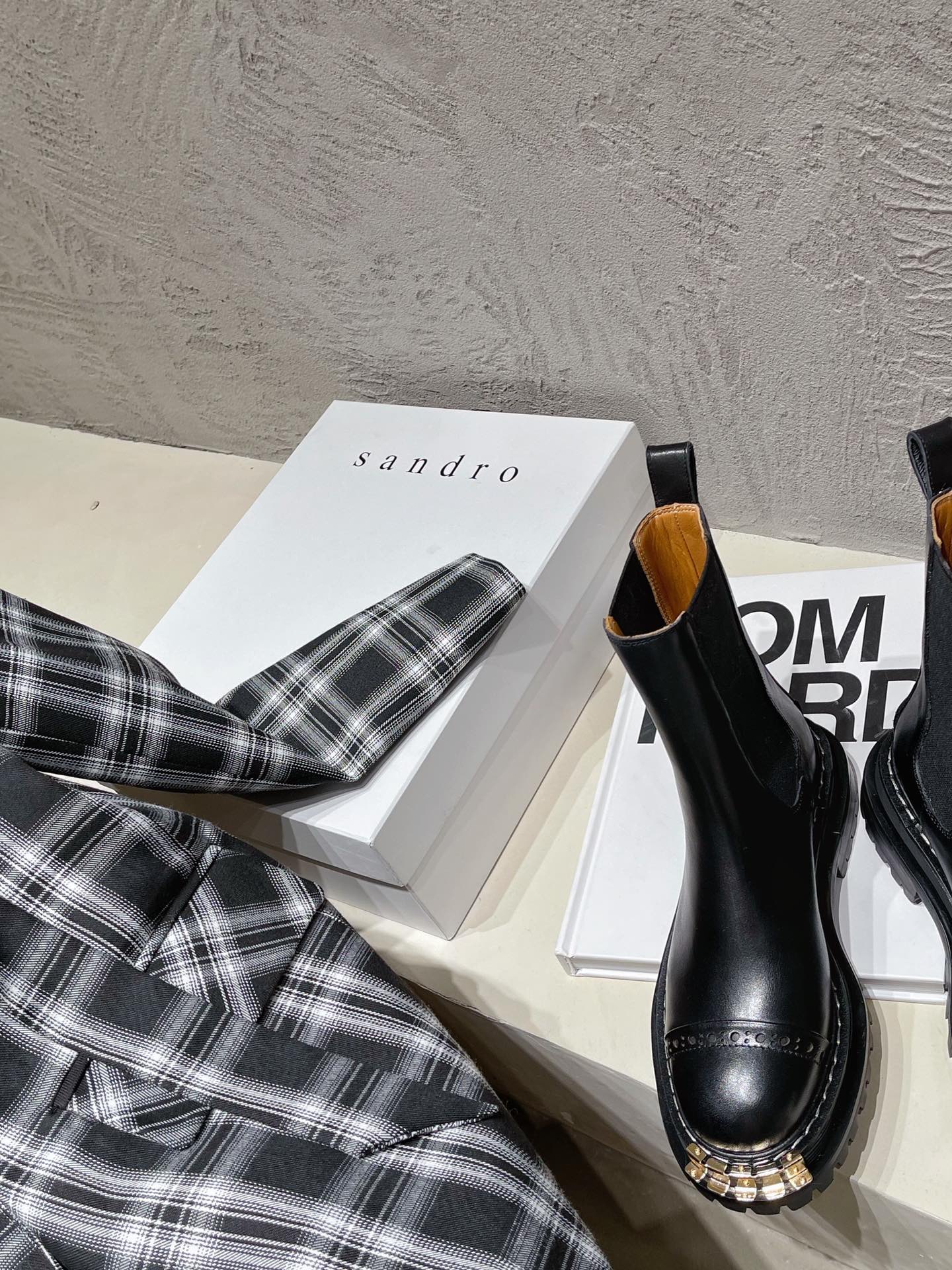 SANDRO 21ss metal head cowhide short Chelsea boots A pair of stylish and cool little boots