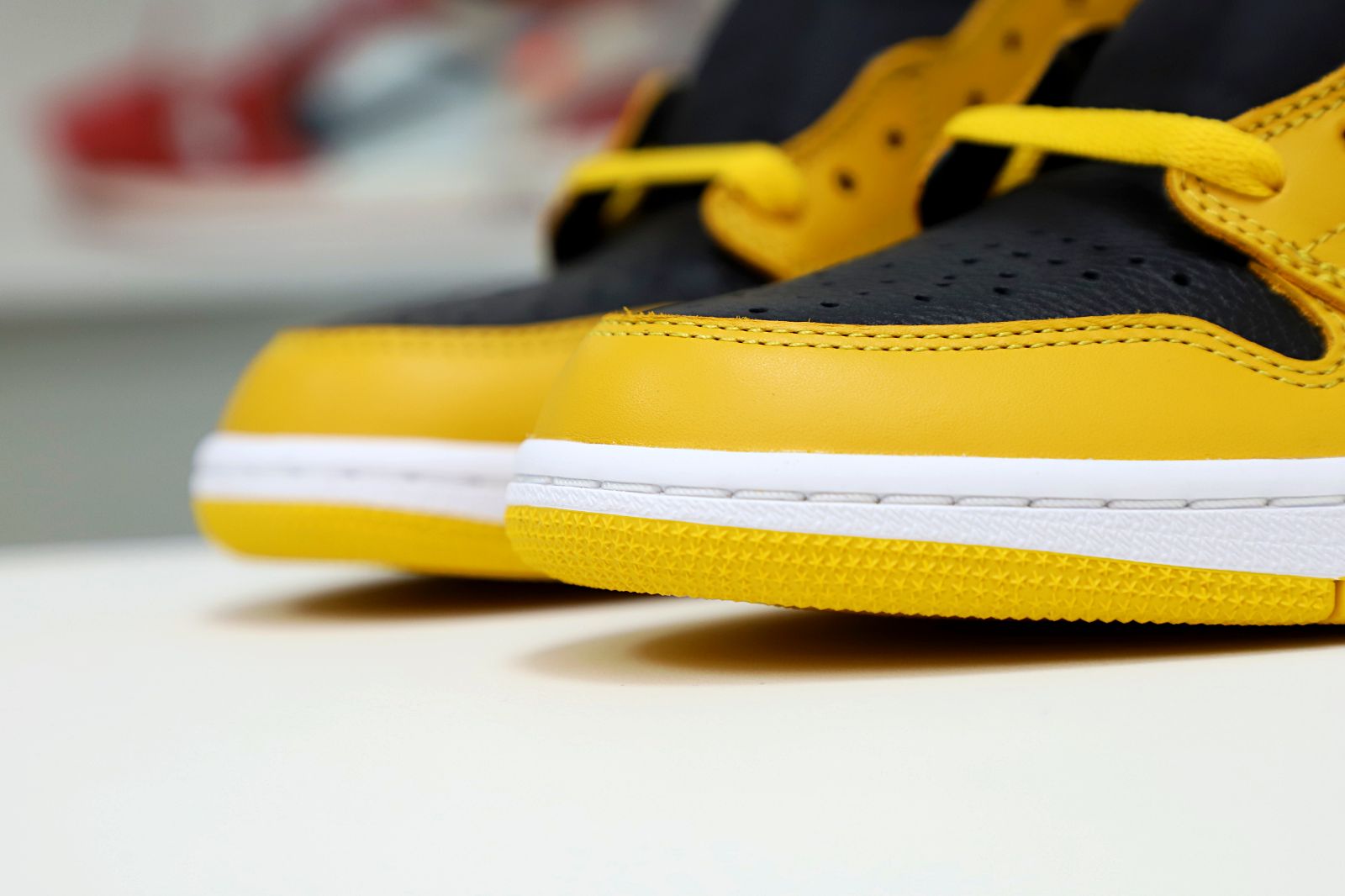 AIR JORDAN 1 HIGH RETRO OG POLLEN