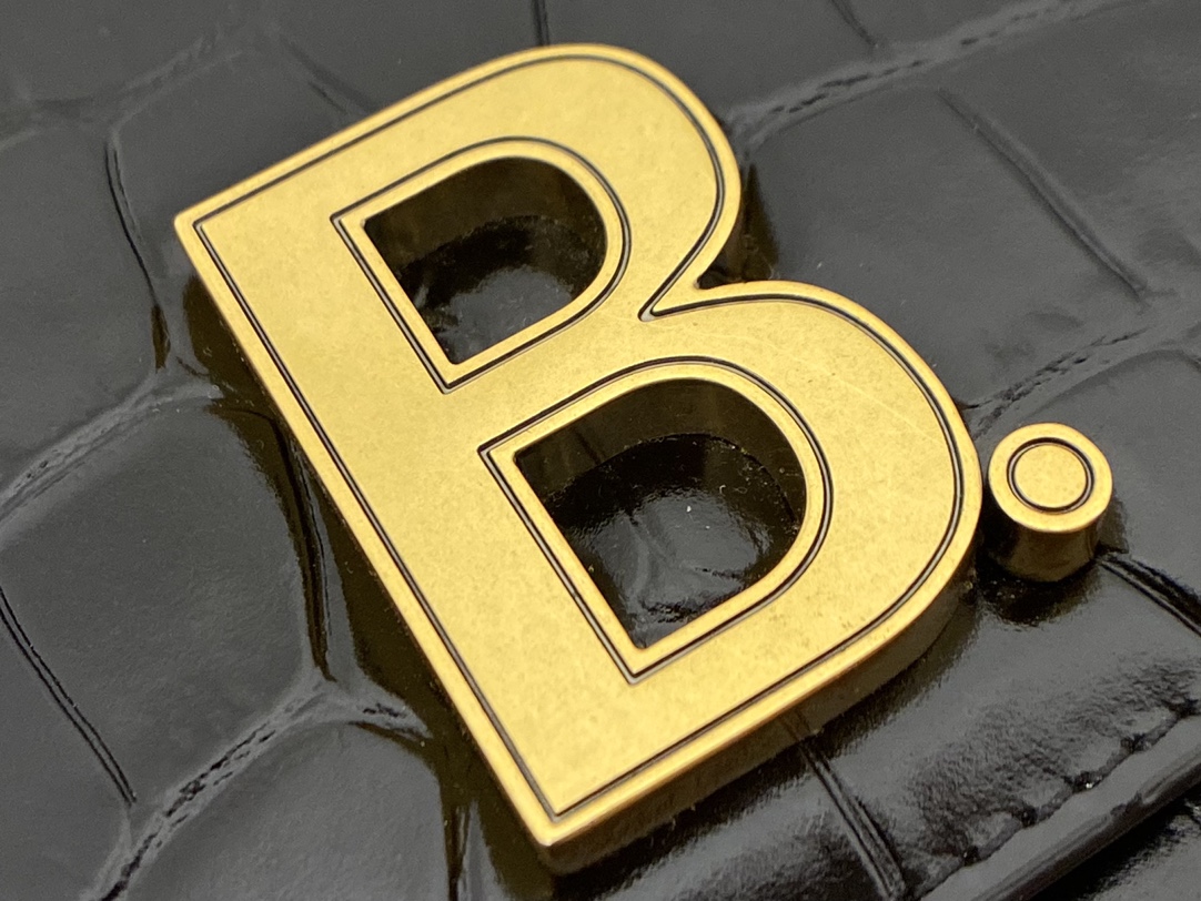 BALENCIAGA 𝘄𝗮𝗹𝗹𝗲𝘁 𝗼𝗻 𝗰𝗵𝗮𝗶𝗻 ▪️ crocodile print black gold buckle