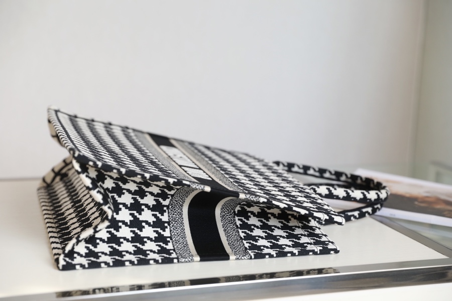 DIOR TOTE black bird check