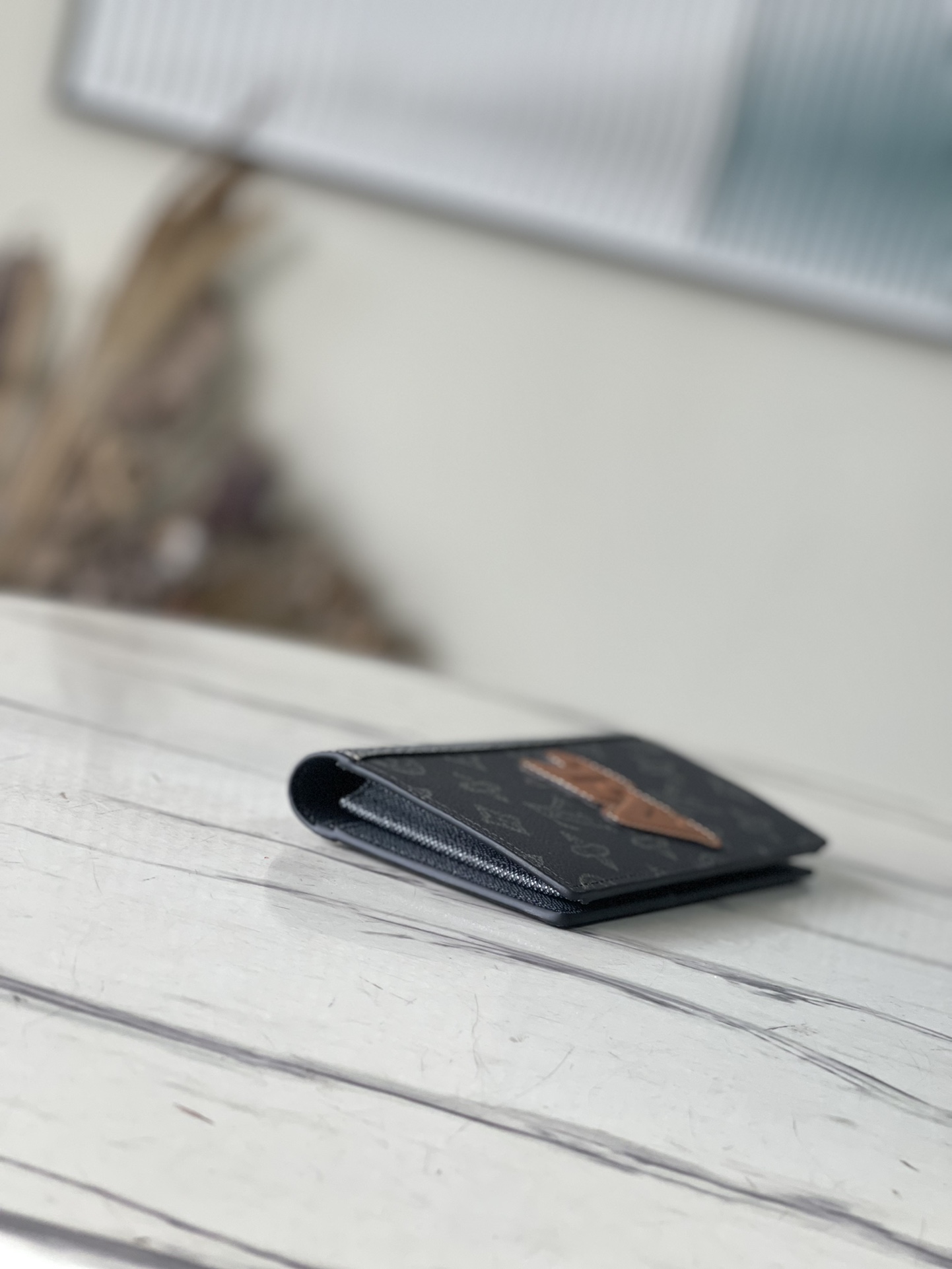 𝐋𝐎𝐔𝐈𝐒 𝐕𝐔𝐈𝐓𝐓𝐎𝐍     M81807