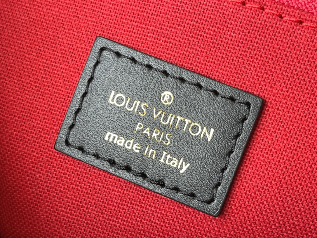 𝐋𝐎𝐔𝐈𝐒 𝐕𝐔𝐈𝐓𝐓𝐎𝐍  M46373