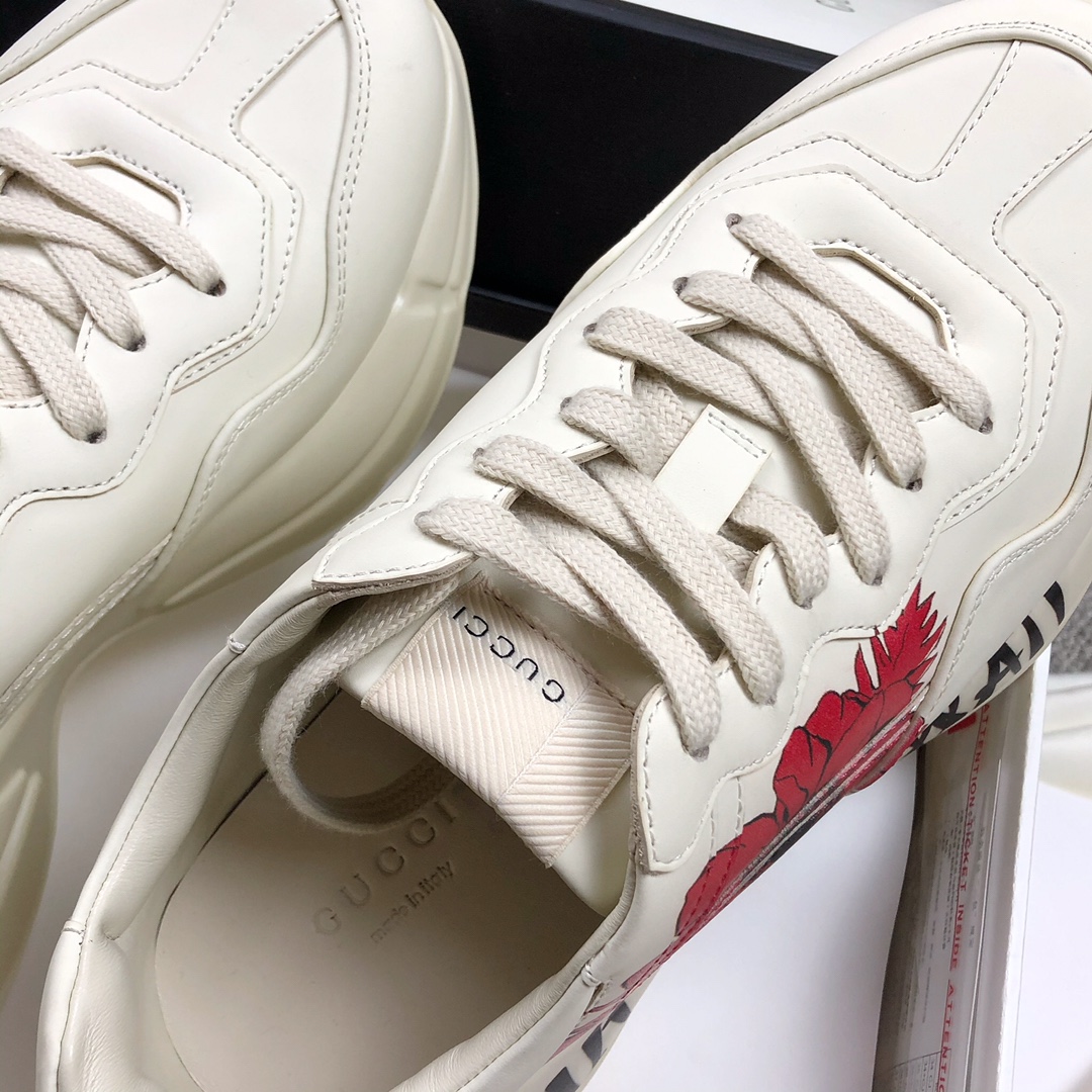 Gucci Pops This collection has a lot of flora and fauna elements Original material