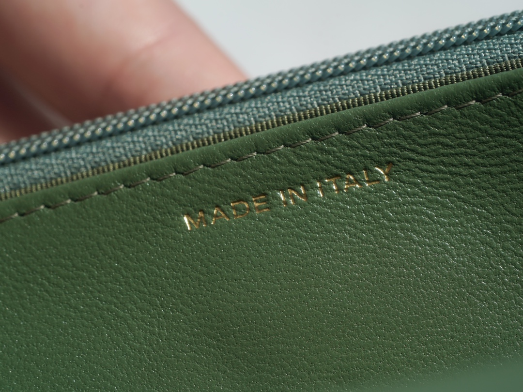 Chanel 19 bag 𝑾𝒐𝒄22C gold buckle matcha green