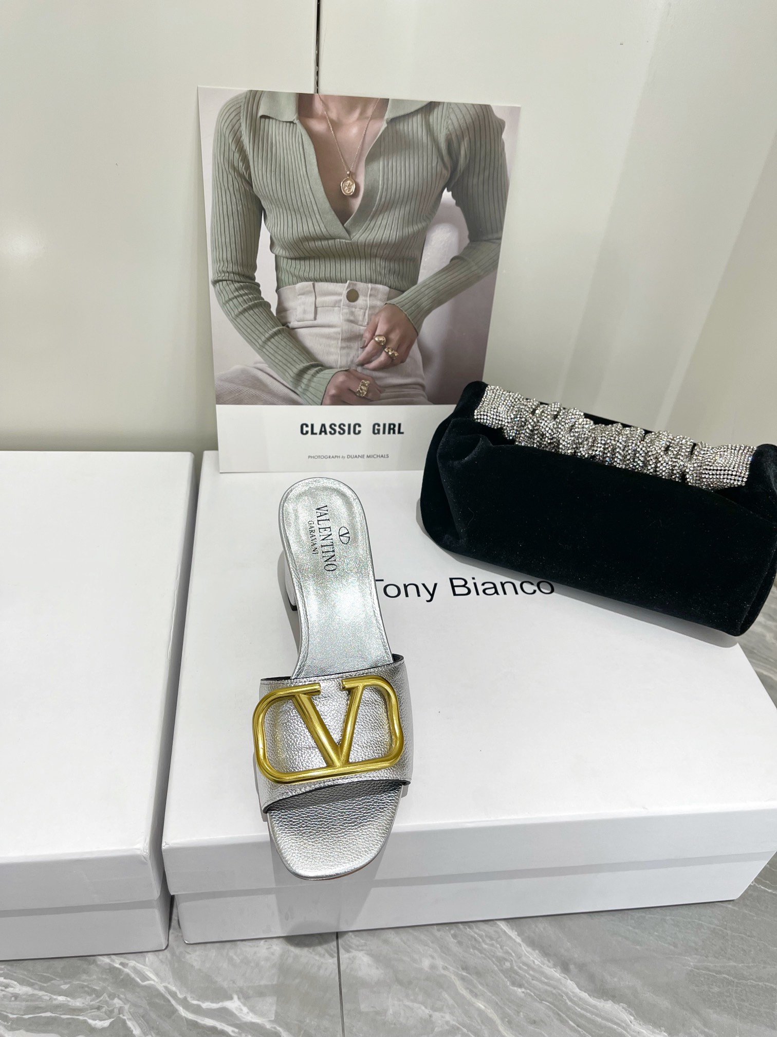 【Valentino】𝟐𝟎𝟐𝟏/𝐒𝐒 𝐧𝐞𝐰  Valentino 2022 / fw spring and summer new women's slippers