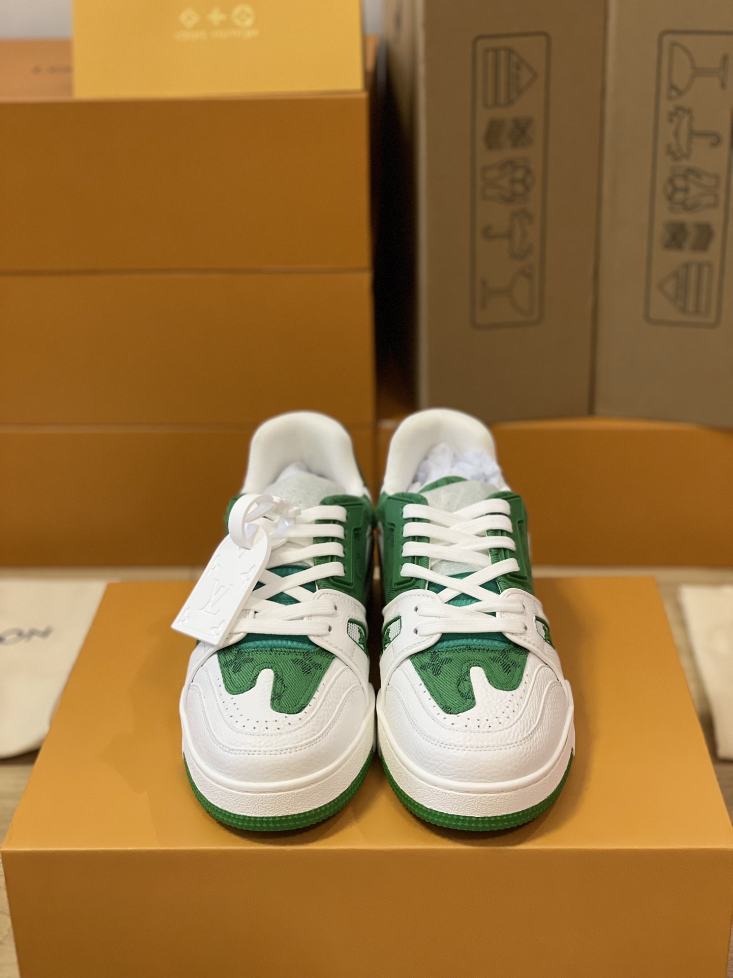 Louis Vuitton couple models DIY buckle sneakers sneakers