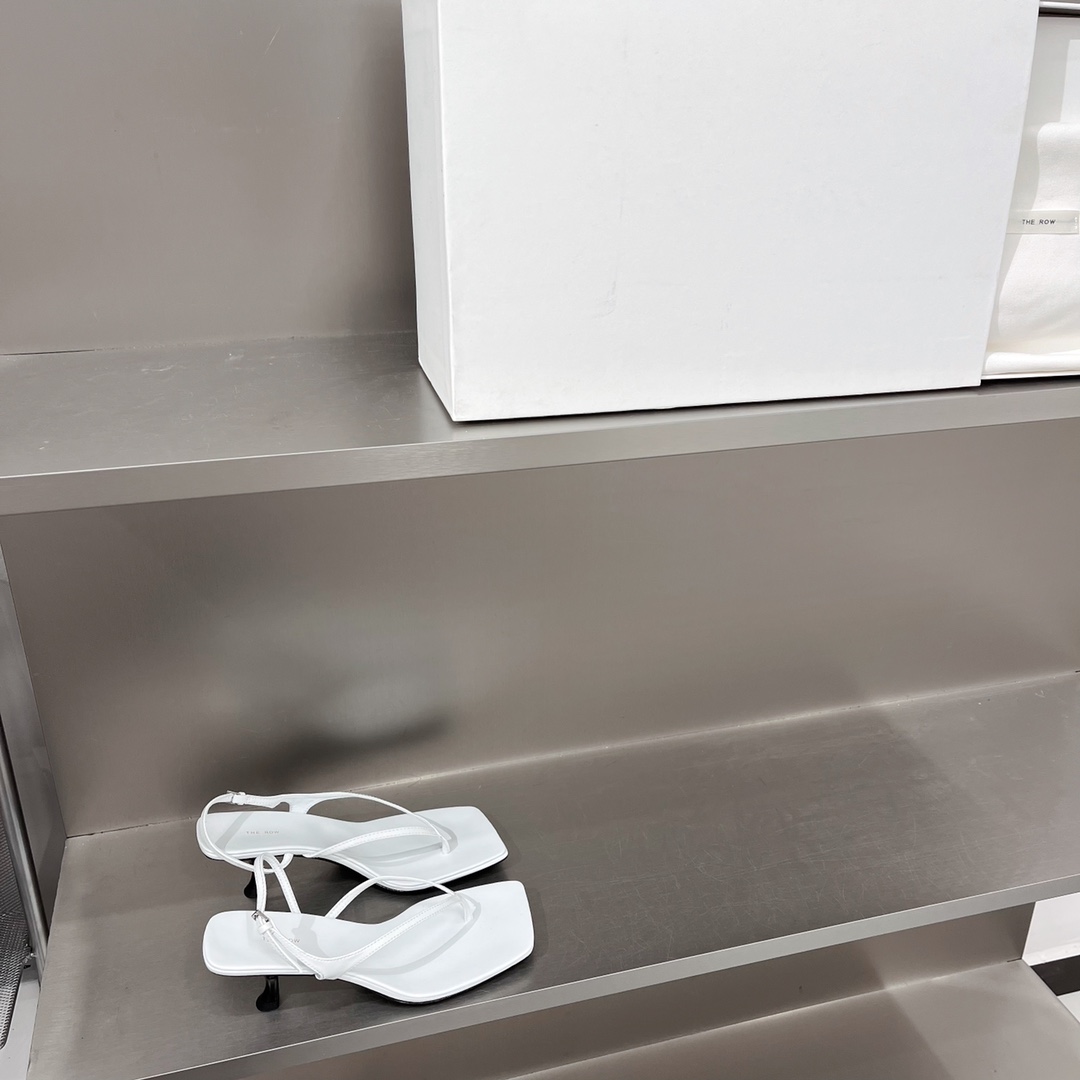 𝐓𝐇𝐄 𝐑𝐎𝐖｜𝟐𝟎𝟐𝟐/𝐒𝐒 𝐧𝐞𝐰 New The row 2022/fw Retro Minimalist Sandals