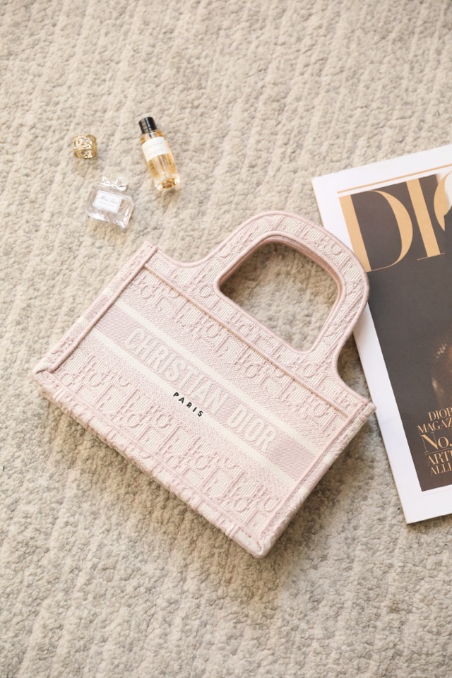 Dior Book Tote Original Oblique Patterned mini-pink