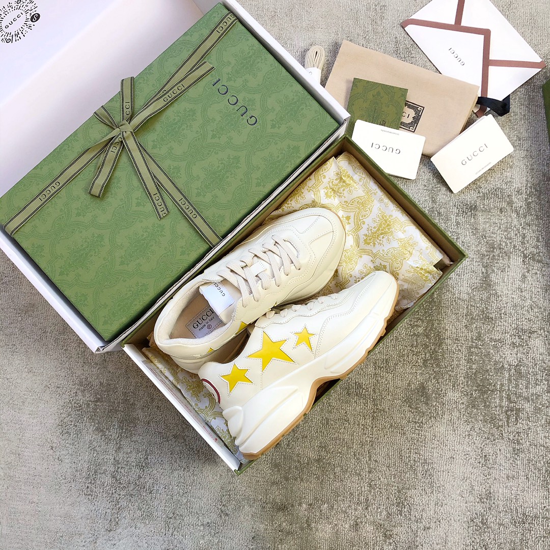 Gucci Pops This collection has a lot of flora and fauna elements Original material