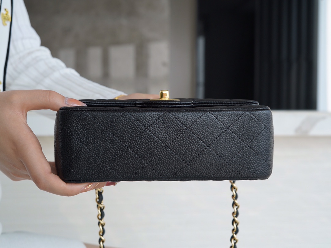 𝐂𝐇𝐀𝐍𝐄𝐋 Classic Flap France 𝐇𝐚𝐚𝐬Original Lychee Pattern🐂 Classic Flap Bag Big 𝒎𝒊𝒏𝒊🔆Black Gold🖤