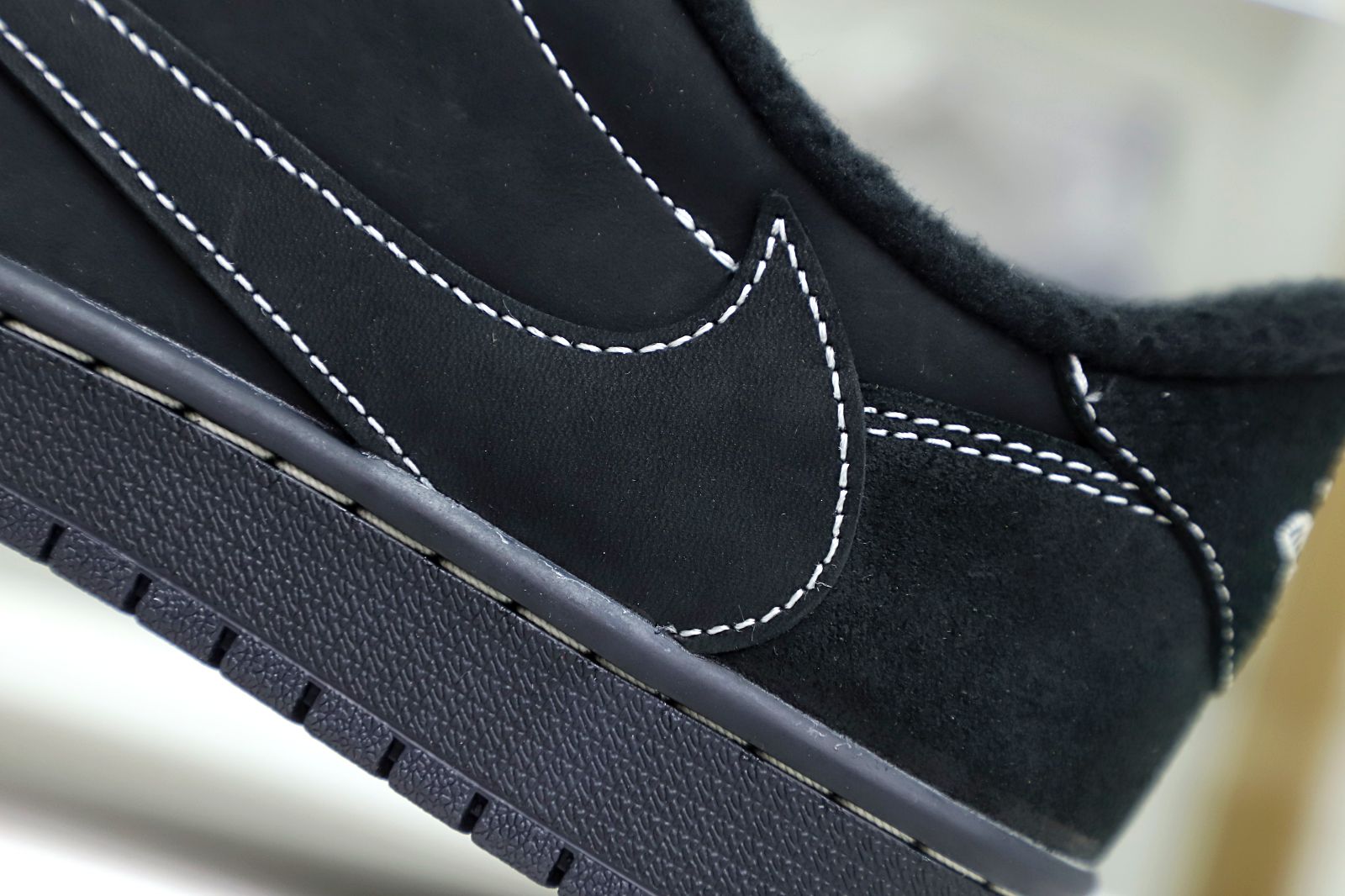 TRAVIS SCOTT X NIKE AIR JORDAN 1 LOW OG BLACK/PHANTOM