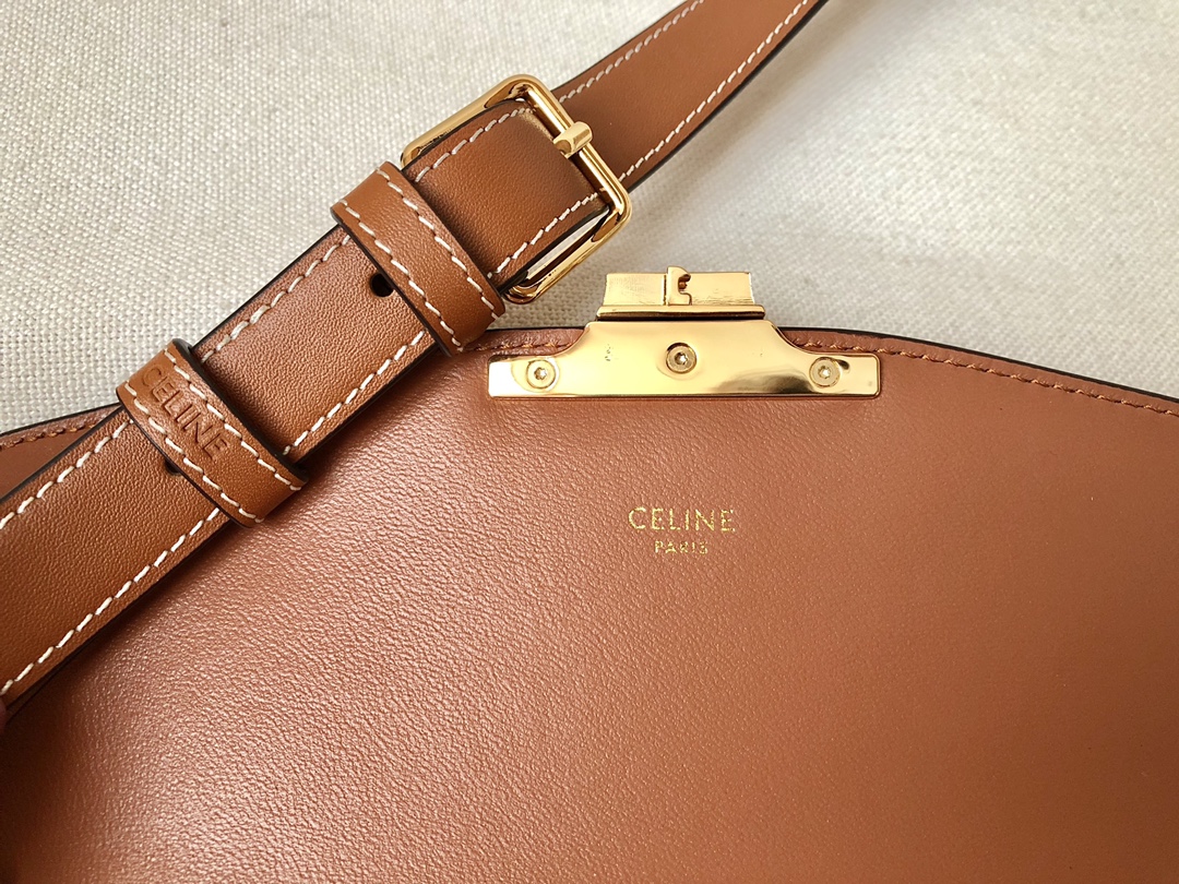 𝐂𝐞𝐥𝐢𝐧𝐞 Triomphe Medium 22.5cm