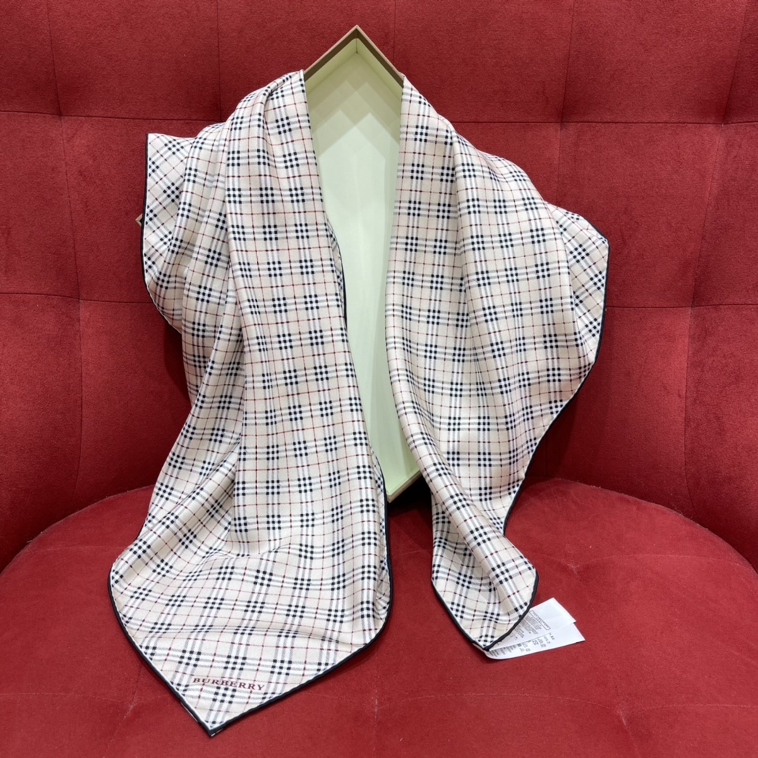 Burberry Perpetual Check 100% silk twill