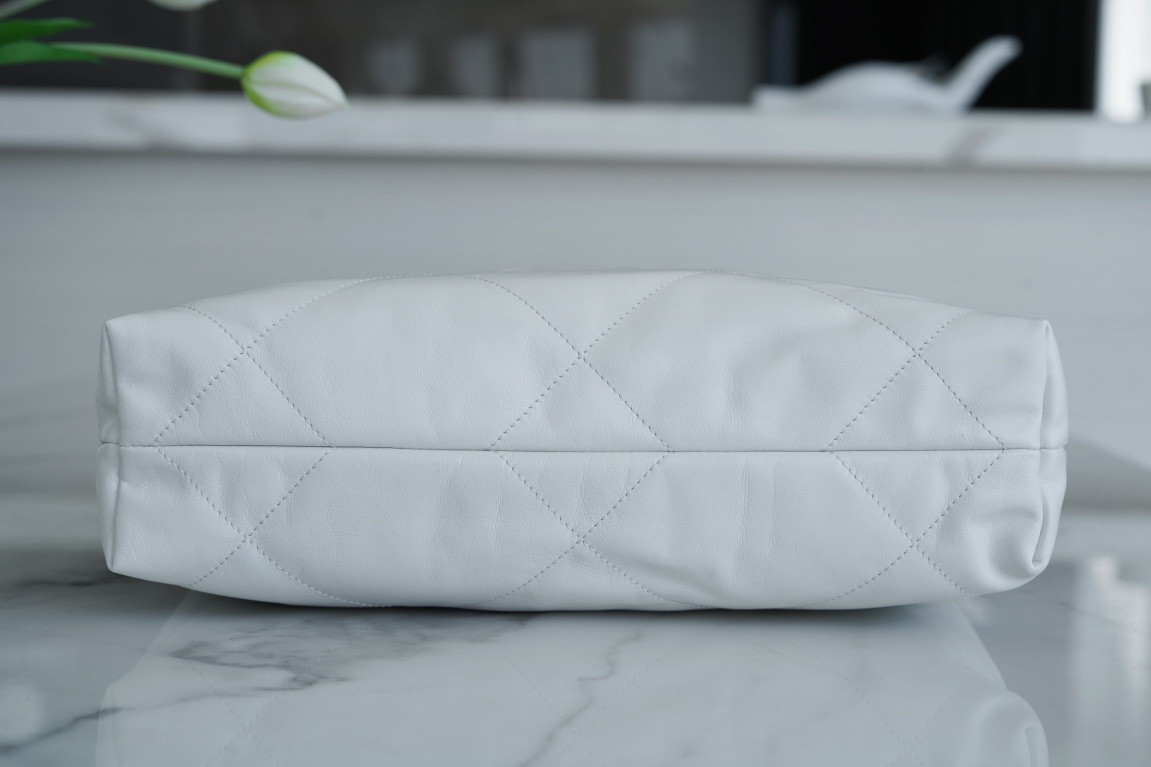 𝗖𝗛𝗔𝗘𝗡𝗟✦ 𝟐𝟐𝗣Spring/Summer New 𝟐𝟐Handbag Genuine Tail Leather Silver Small