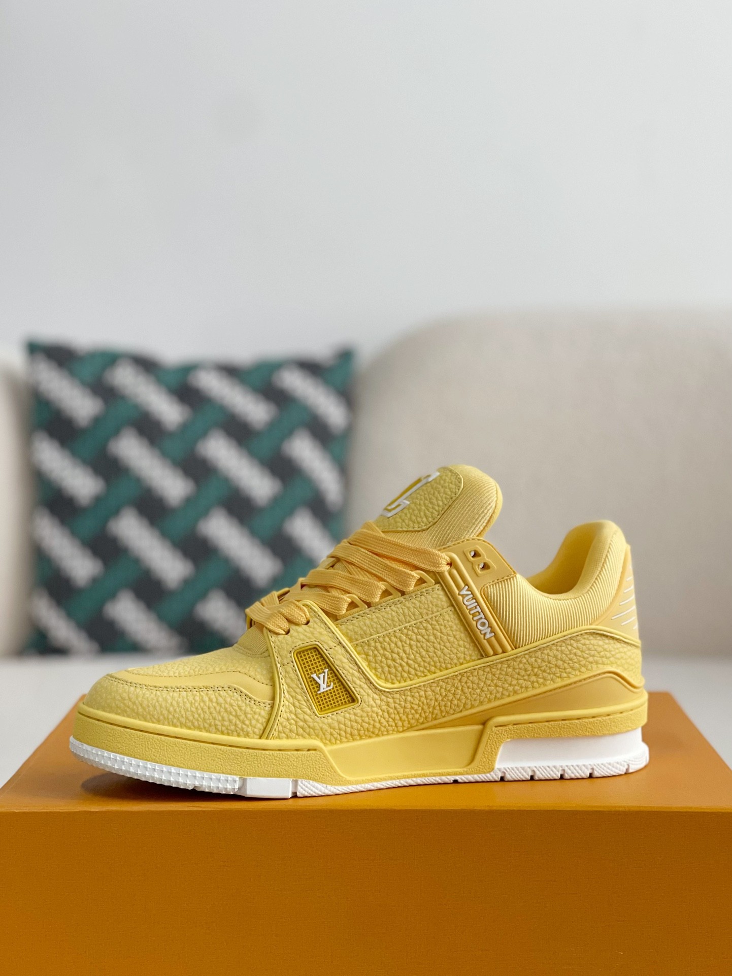 LOUIS VUITTON SNEAKERS