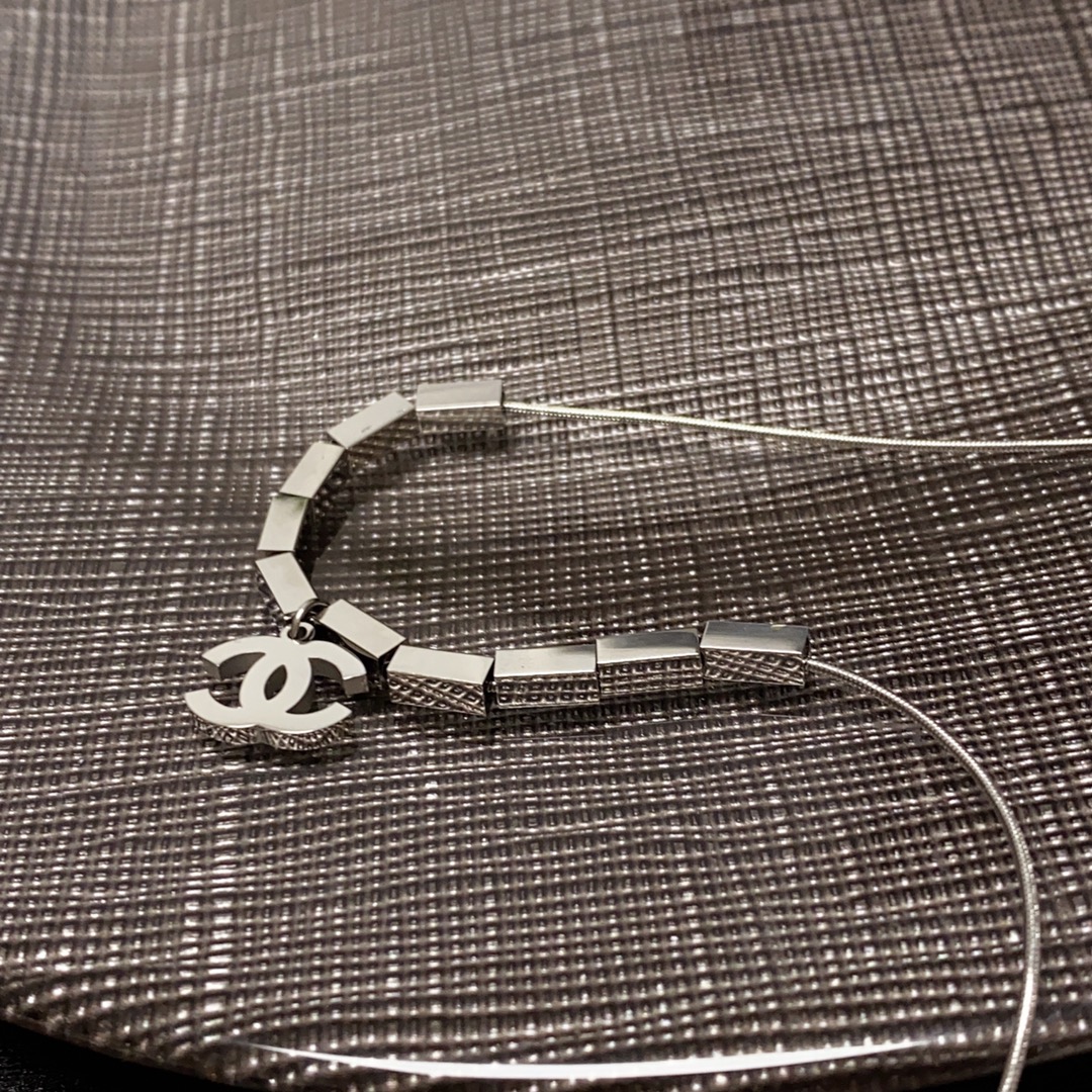 CHANEL🇫🇷Xiaoxiang Double C Silver Pendant Necklace