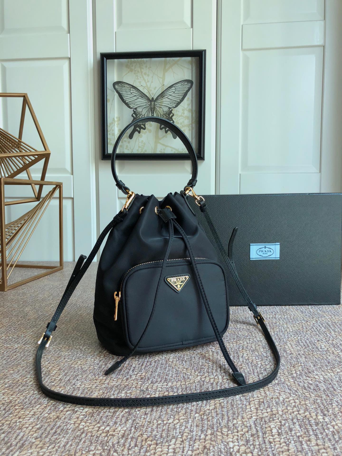 𝐏𝐑𝐀𝐃𝐀 Classic model 1BH038