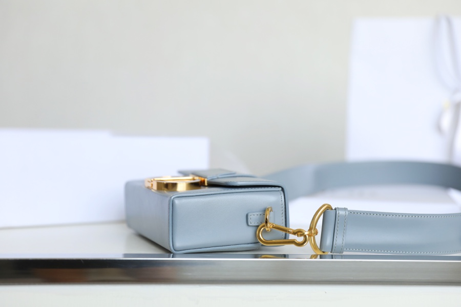 Montaigne enamel buckle box bag