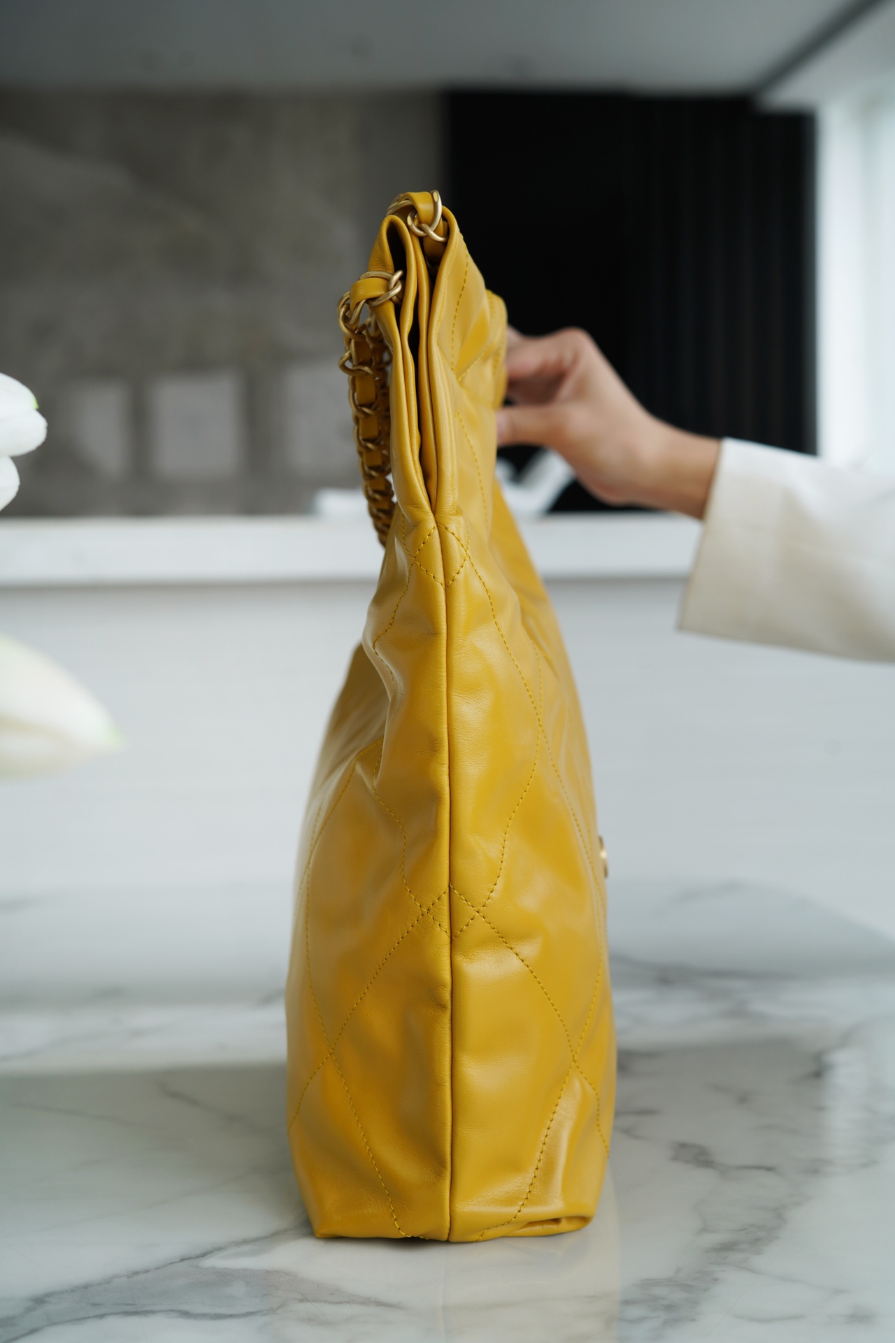 𝗖𝗛𝗔𝗘𝗡𝗟✦𝟐𝟐𝗣 Advanced Handcraft Workshop 𝟐𝟐 Handbag Medium Mango Yellow