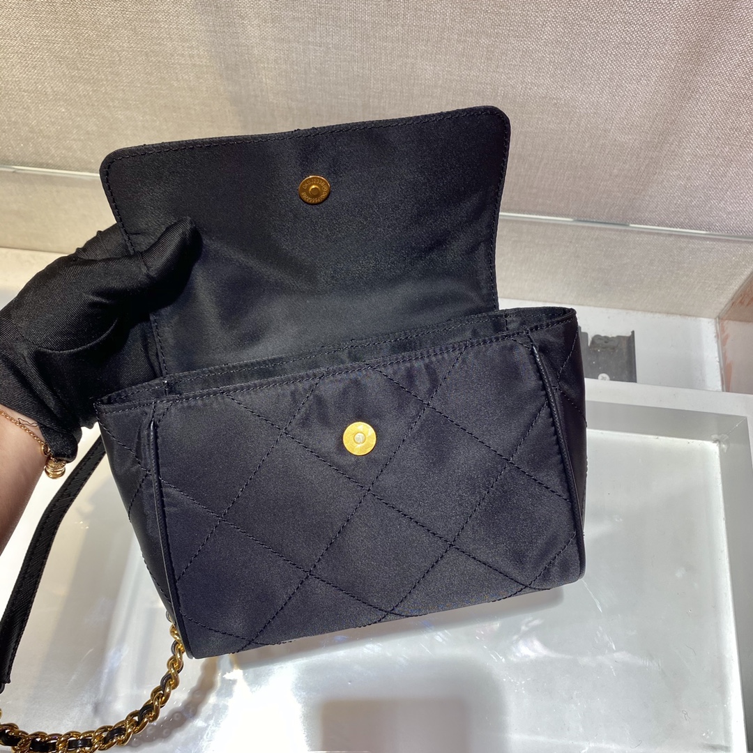 𝐏𝐑𝐀𝐃𝐀 Medium antique small satchel