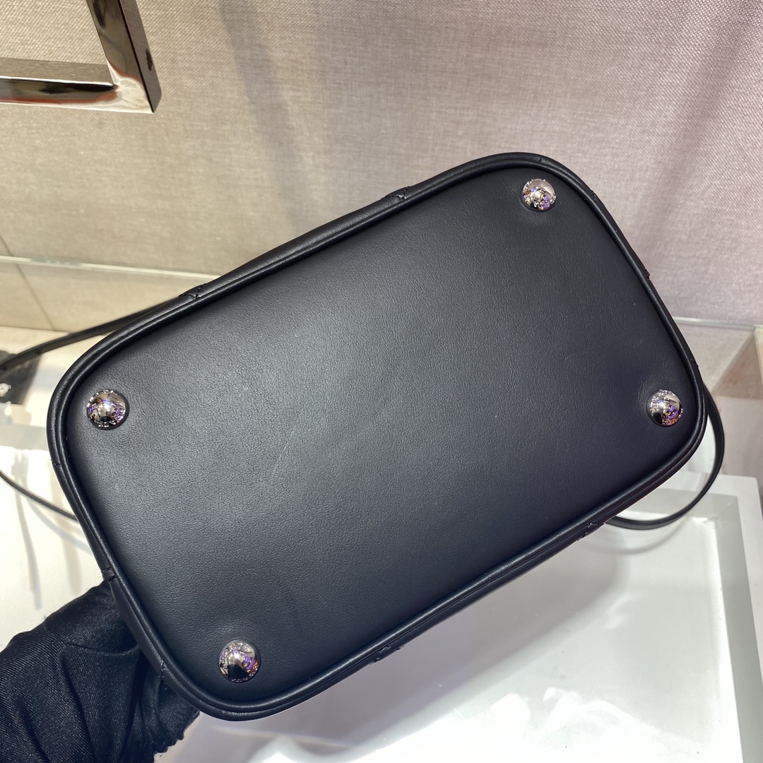 𝐏𝐑𝐀𝐃𝐀 Double handbag 1BA212