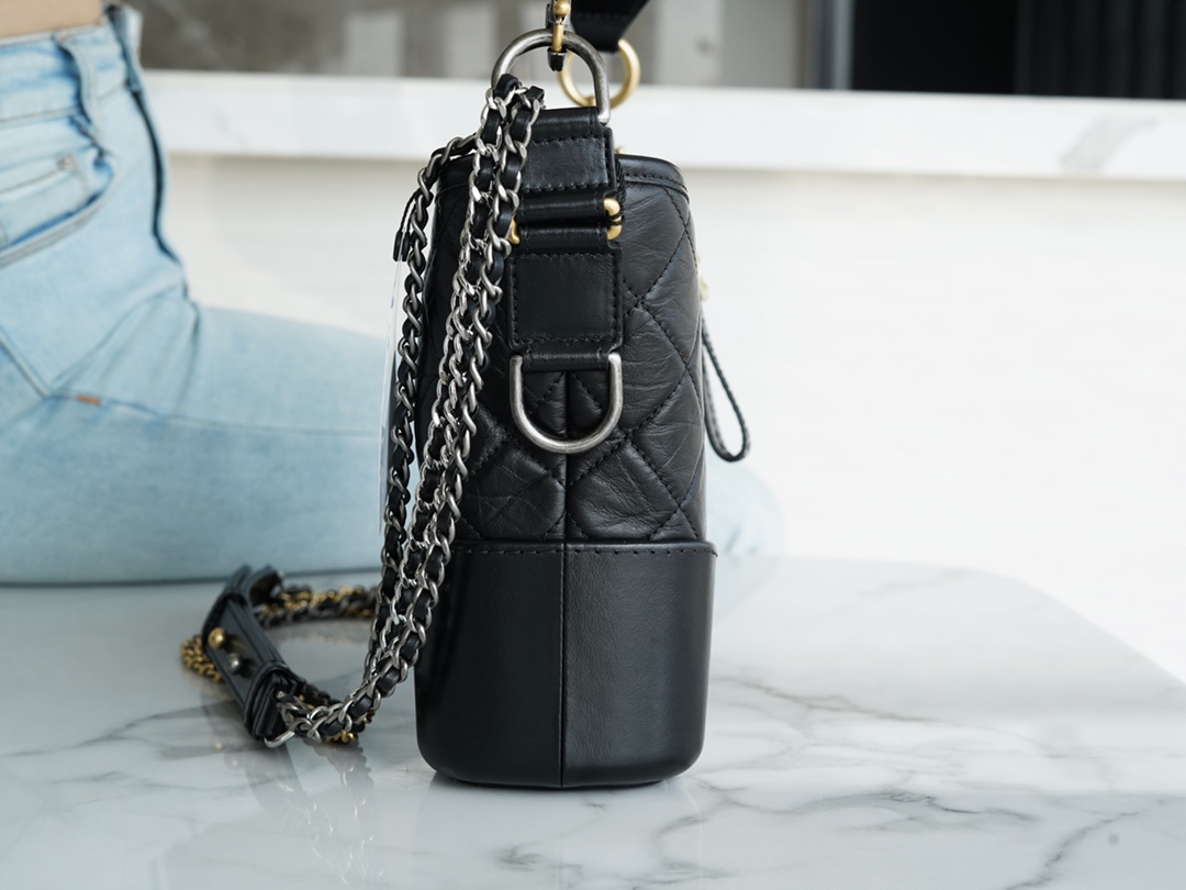 𝗖𝗵𝗮𝗻𝗲𝗹𝗚𝗮𝗯𝗿𝗶𝗲𝗹𝗲❥⼵ New style stray bag Italy 🇮🇹 Montebello original cowhide: medium black