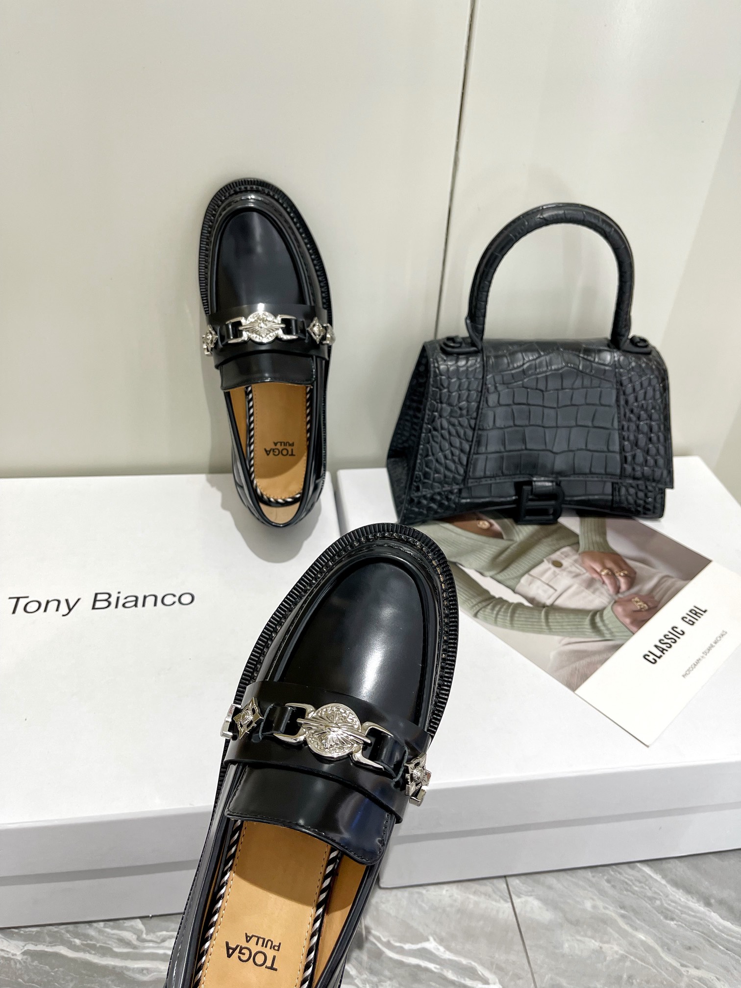 𝐓𝐨𝐠𝐚 𝐏𝐮𝐥𝐥𝐚 ｜𝟐𝟎𝟐𝟐/𝐒𝐒 𝐧𝐞𝐰 Toga Pulla 2022/FW Heavy Crafted Loafers